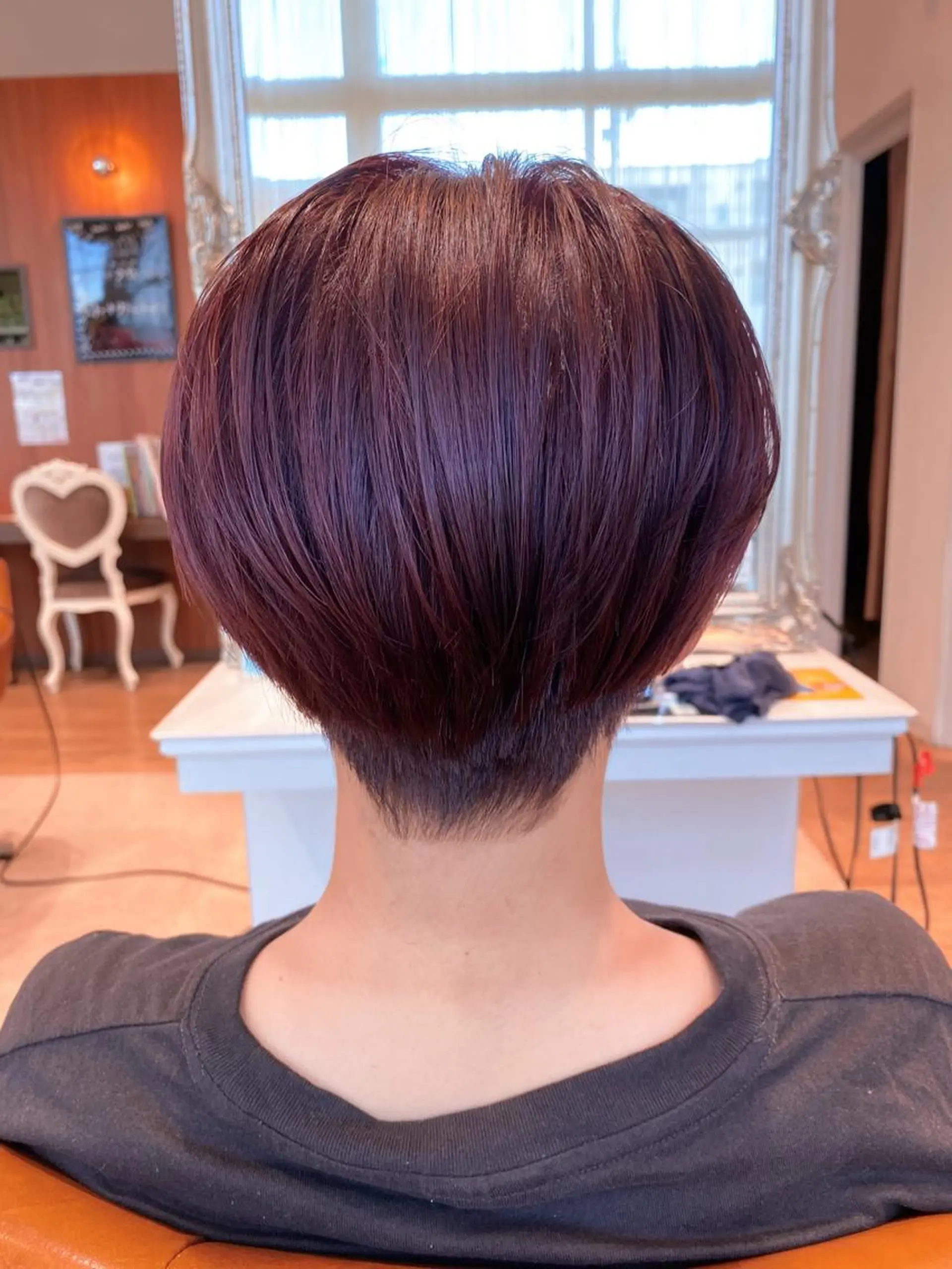 ショート 岡本 真実のヘアスタイル