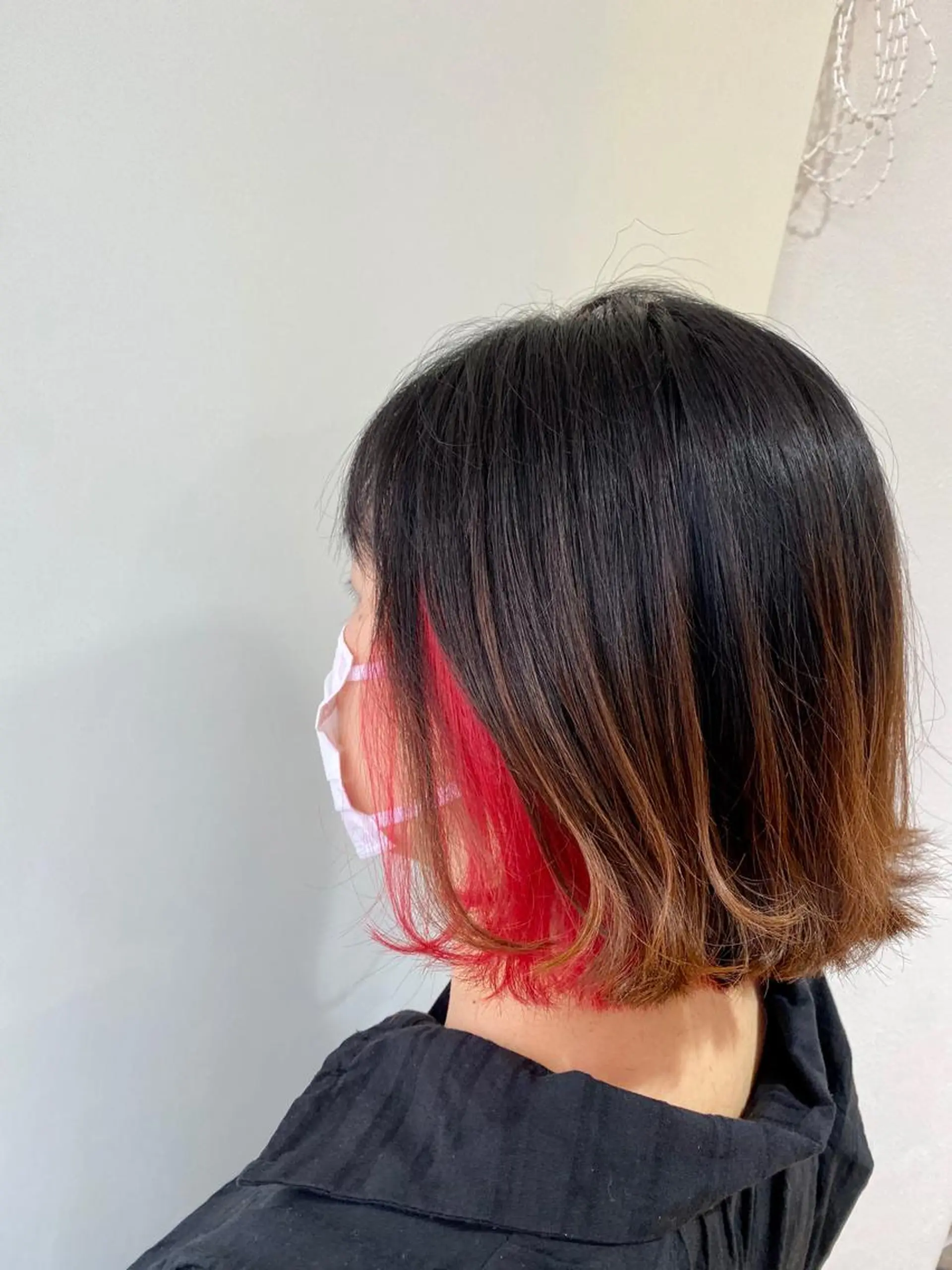 ショート カラー イヤリングカラー インナーカラー レッドカラー ボブ ヘアカラー トリートメント Kazu .Kのヘアスタイル