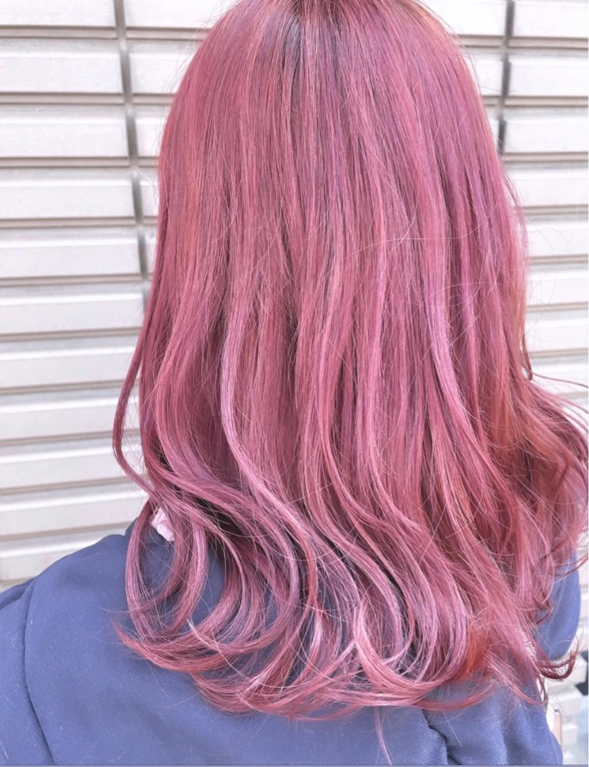 セミロング カラー ブリーチ ラベンダーカラー ラベンダーピンク ピンクカラー VERBENA所属・ハイライト／艶カラー 大河シンジのヘアスタイル