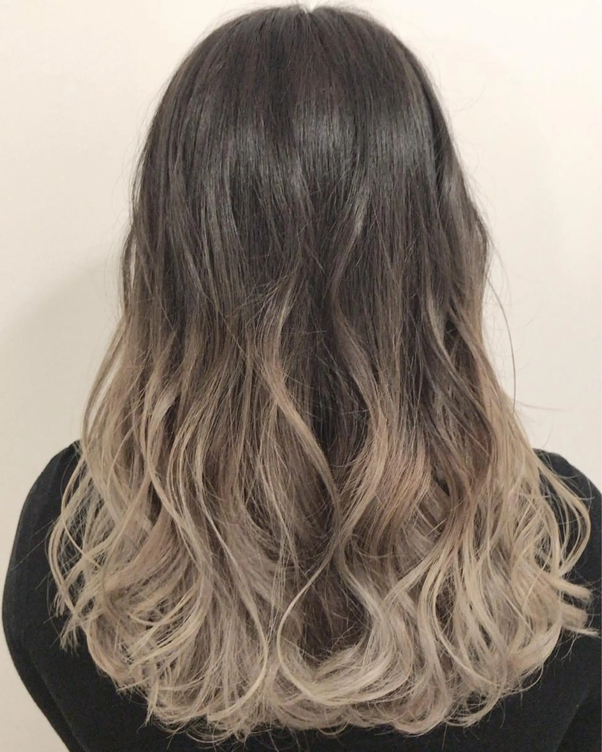 セミロング カラー ブリーチ グラデーションカラー グレージュ Cecilhair セシルヘアー神戸元町のヘアスタイル