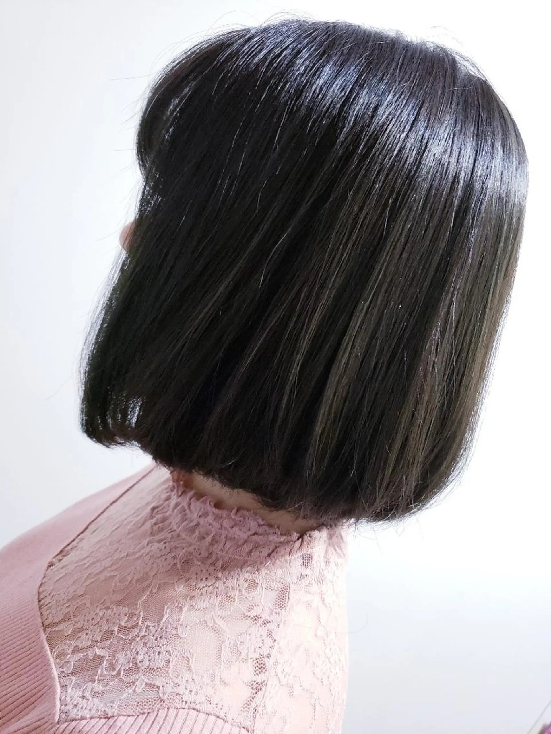 カラー セミロング 饒平名 知也のヘアスタイル