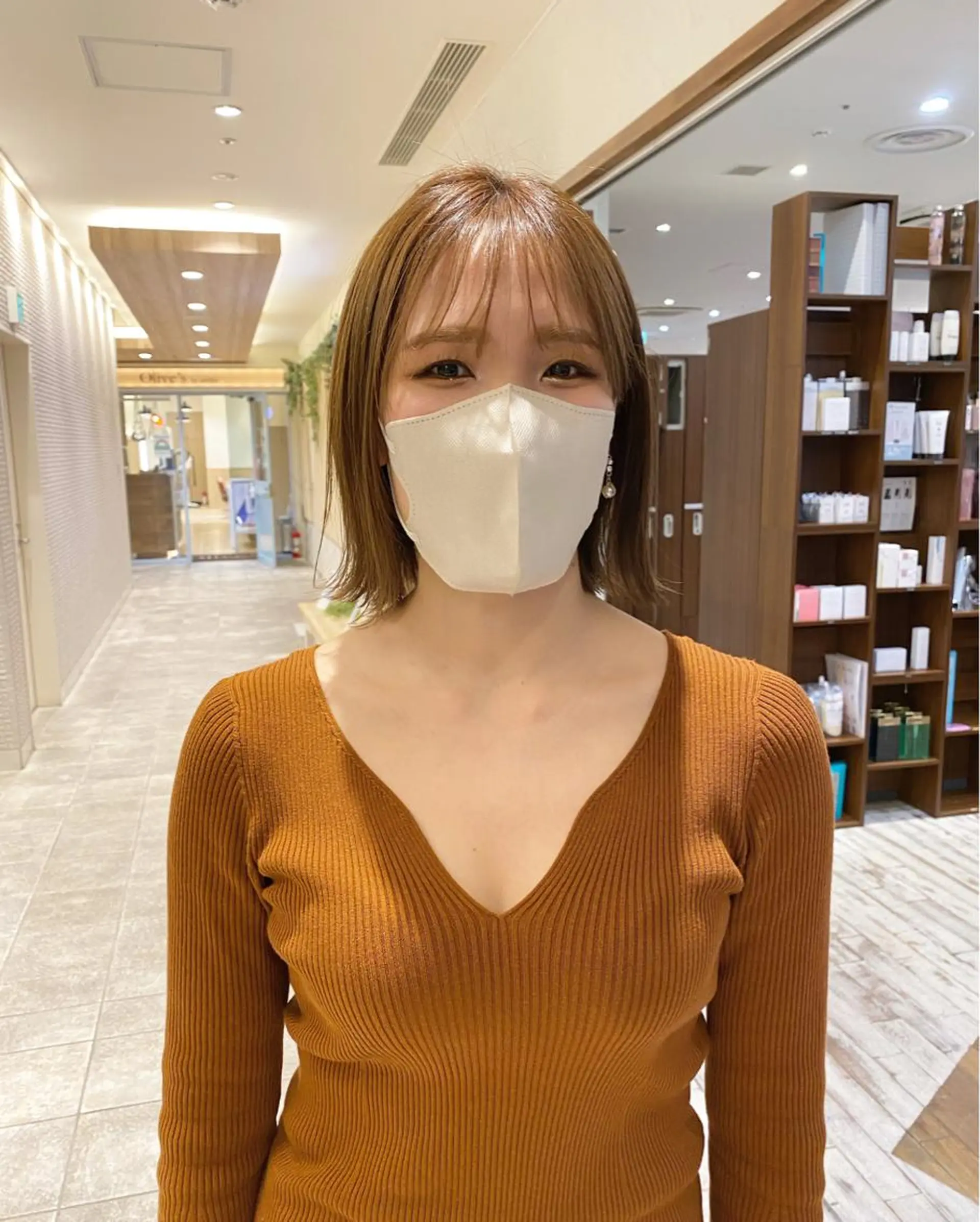 ミディアム 切りっぱなしボブ ボブ 栗原 瑞稀のヘアスタイル