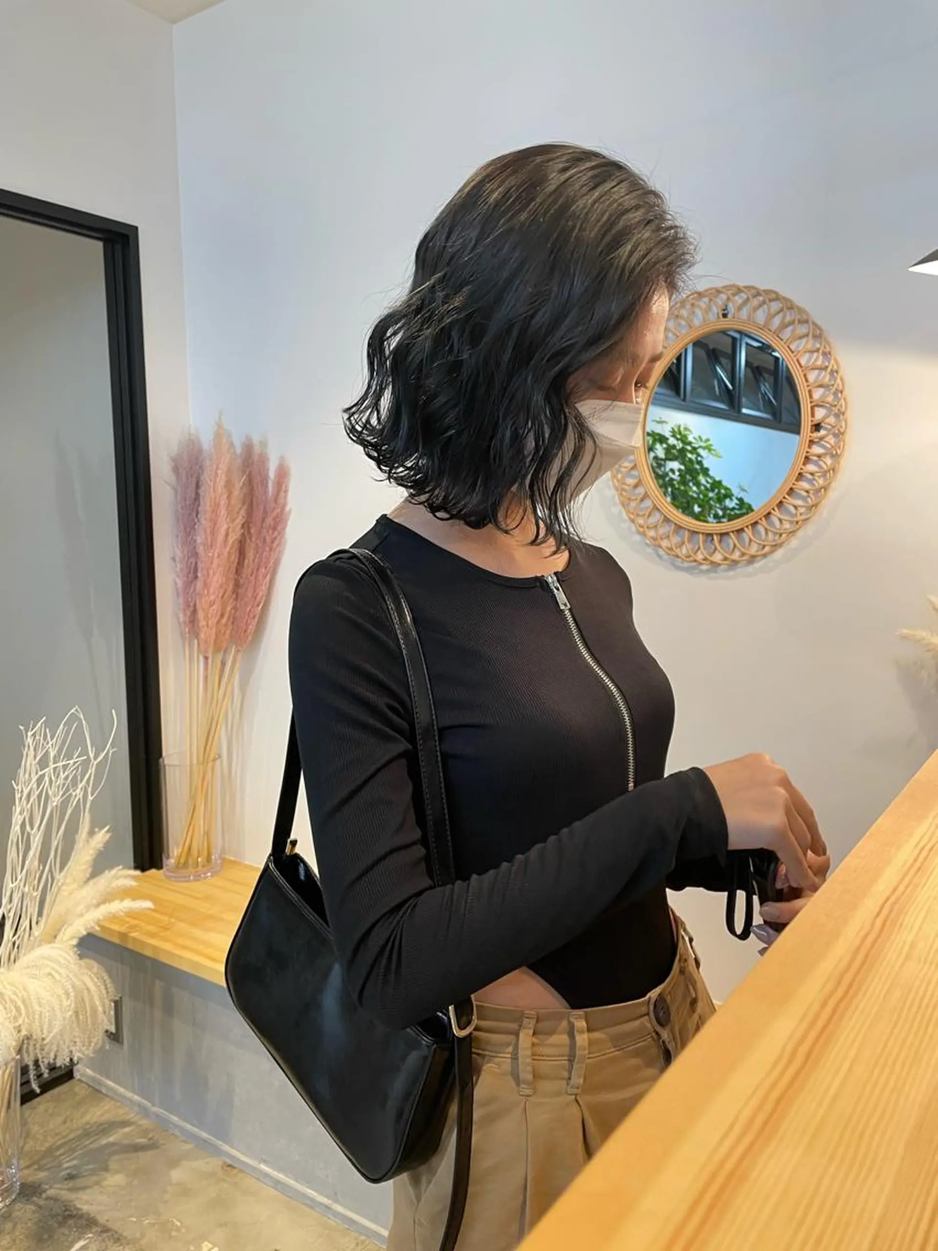 ミディアム カラー yuika .のヘアスタイル