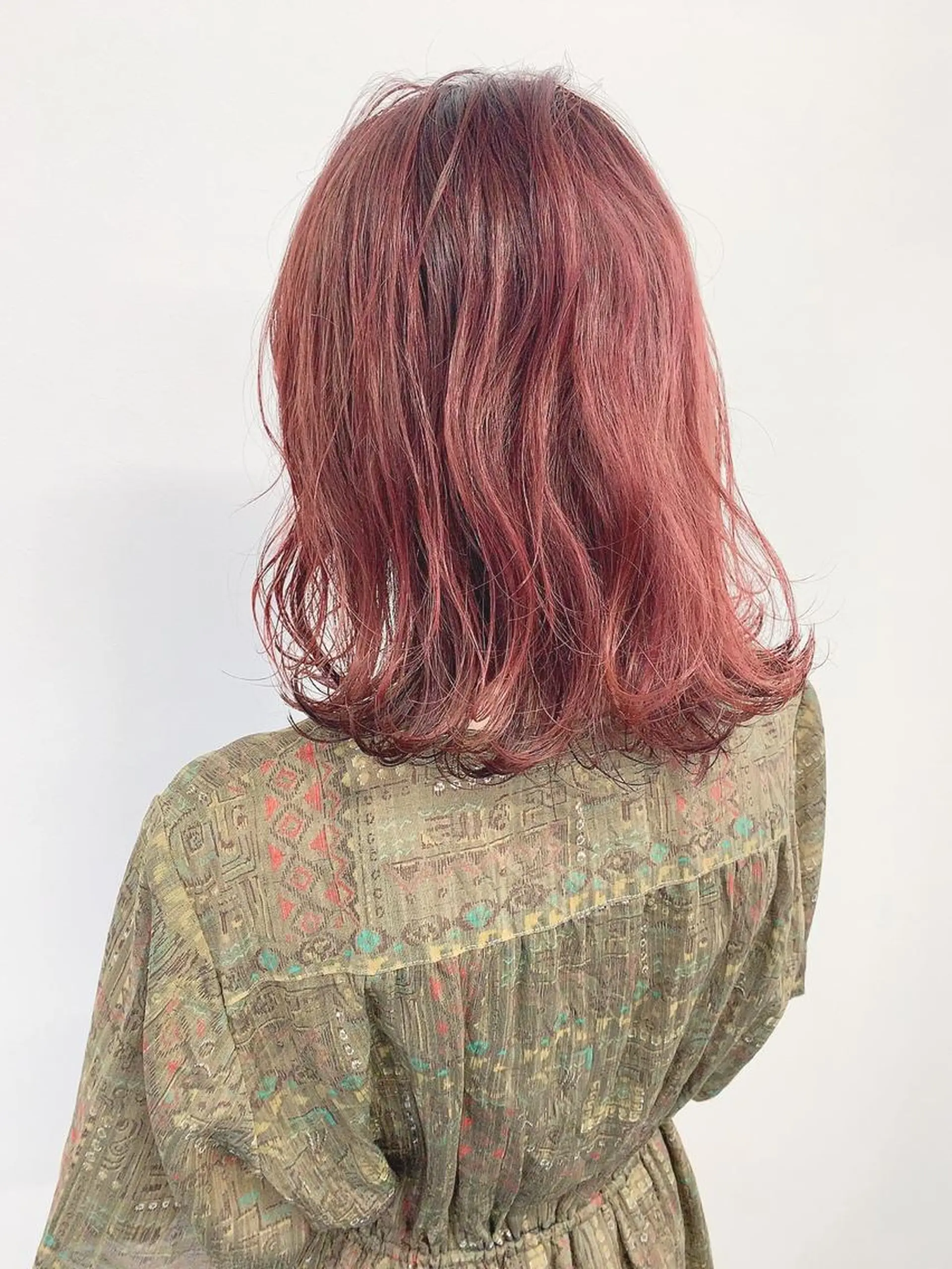 ミディアム カラー 肌に馴染む暗髪 梅田・増田のヘアスタイル