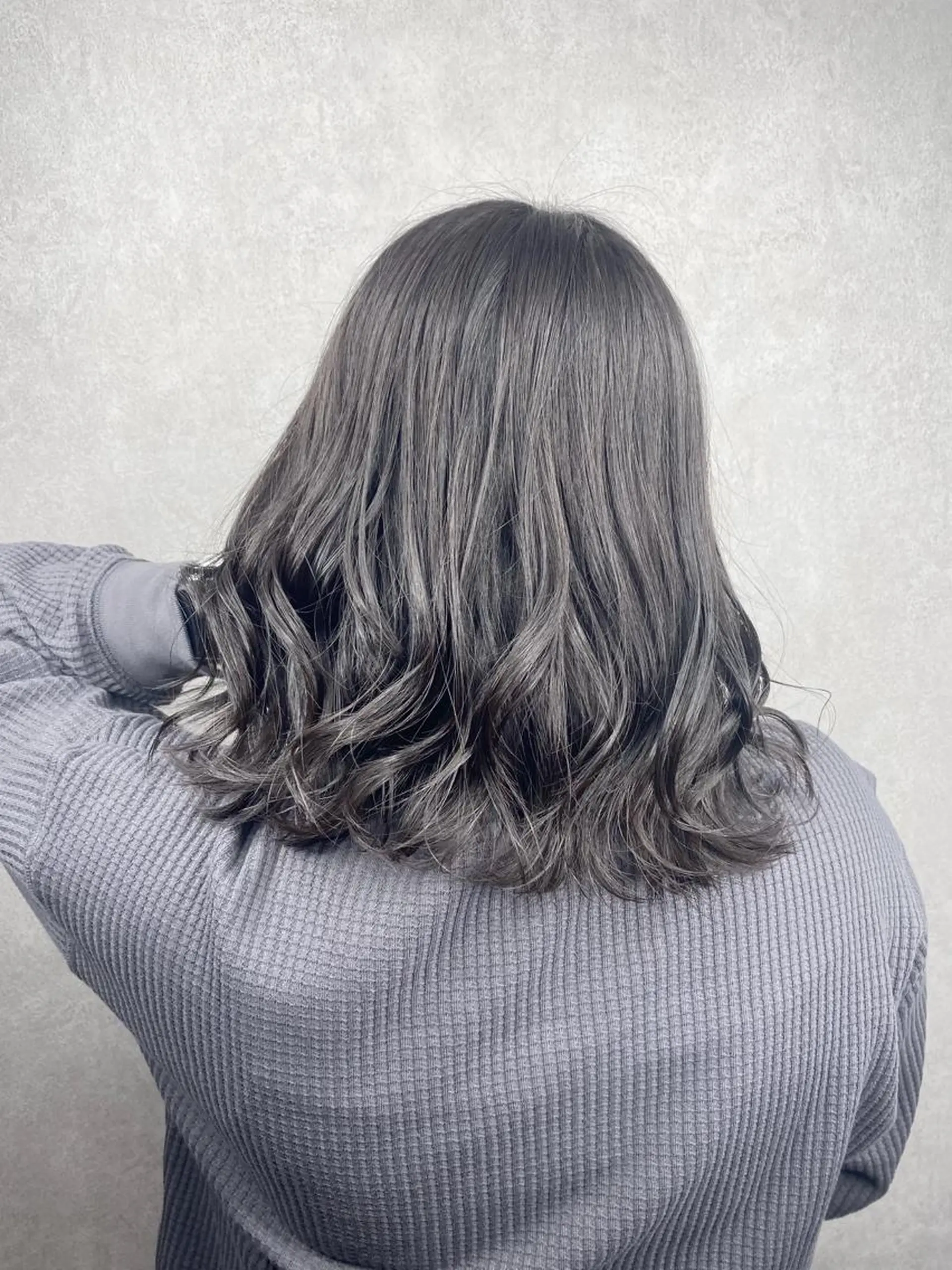 ミディアム _White所属・ＳＨＩ ＺＵのヘアスタイル