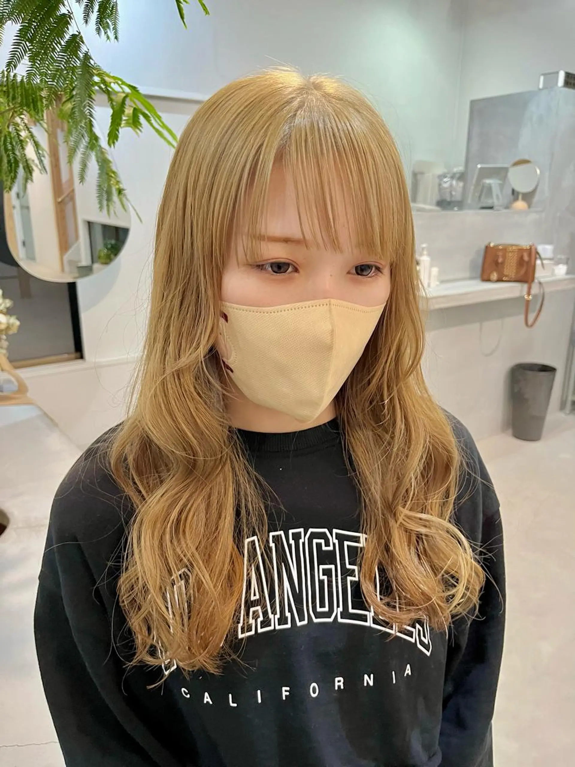 ロング ブリーチなしカラー ダブルカラーエクステのヘアスタイル