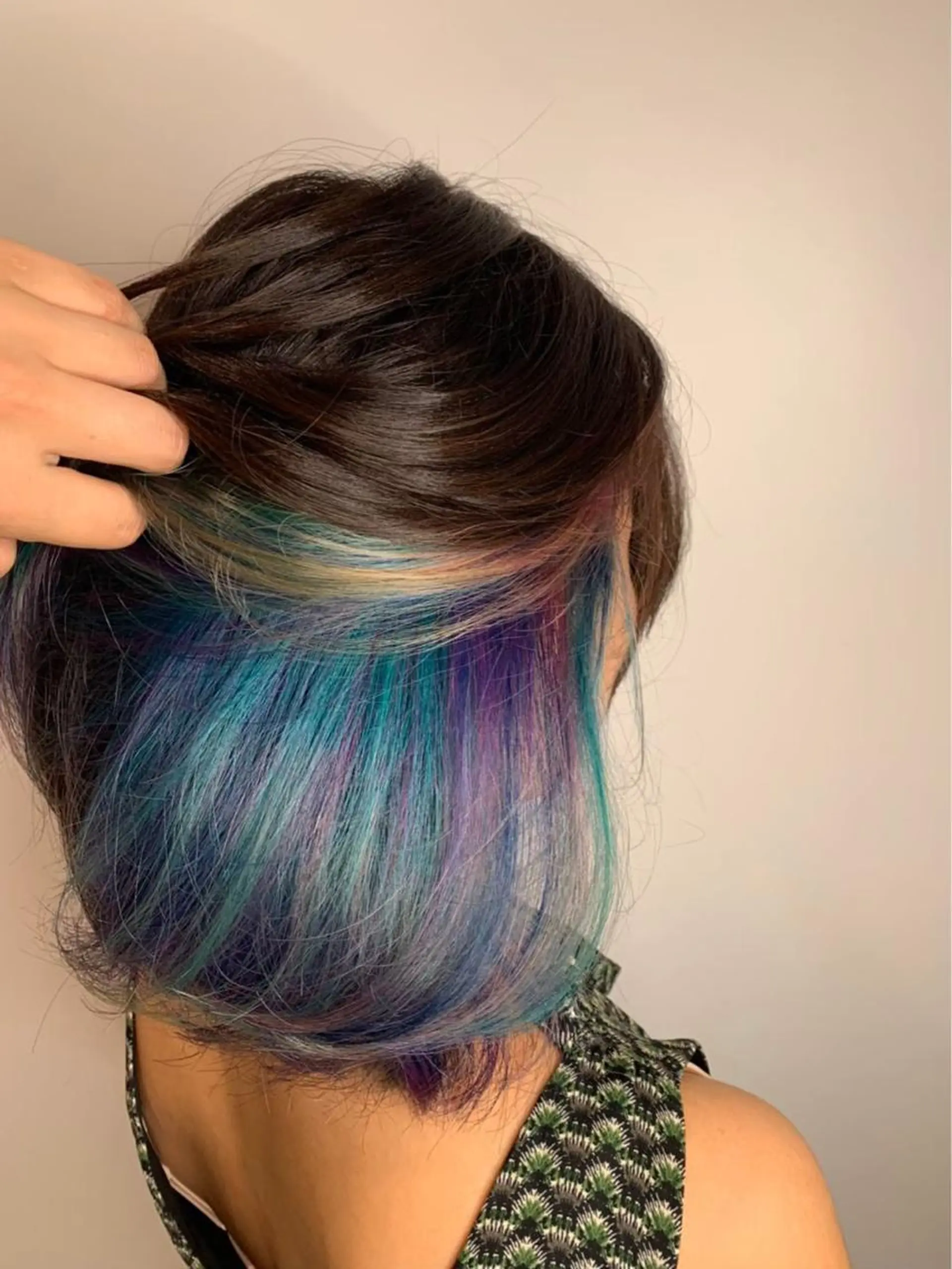 ミディアム カラー デザインカラーウルフ 宙也のヘアスタイル