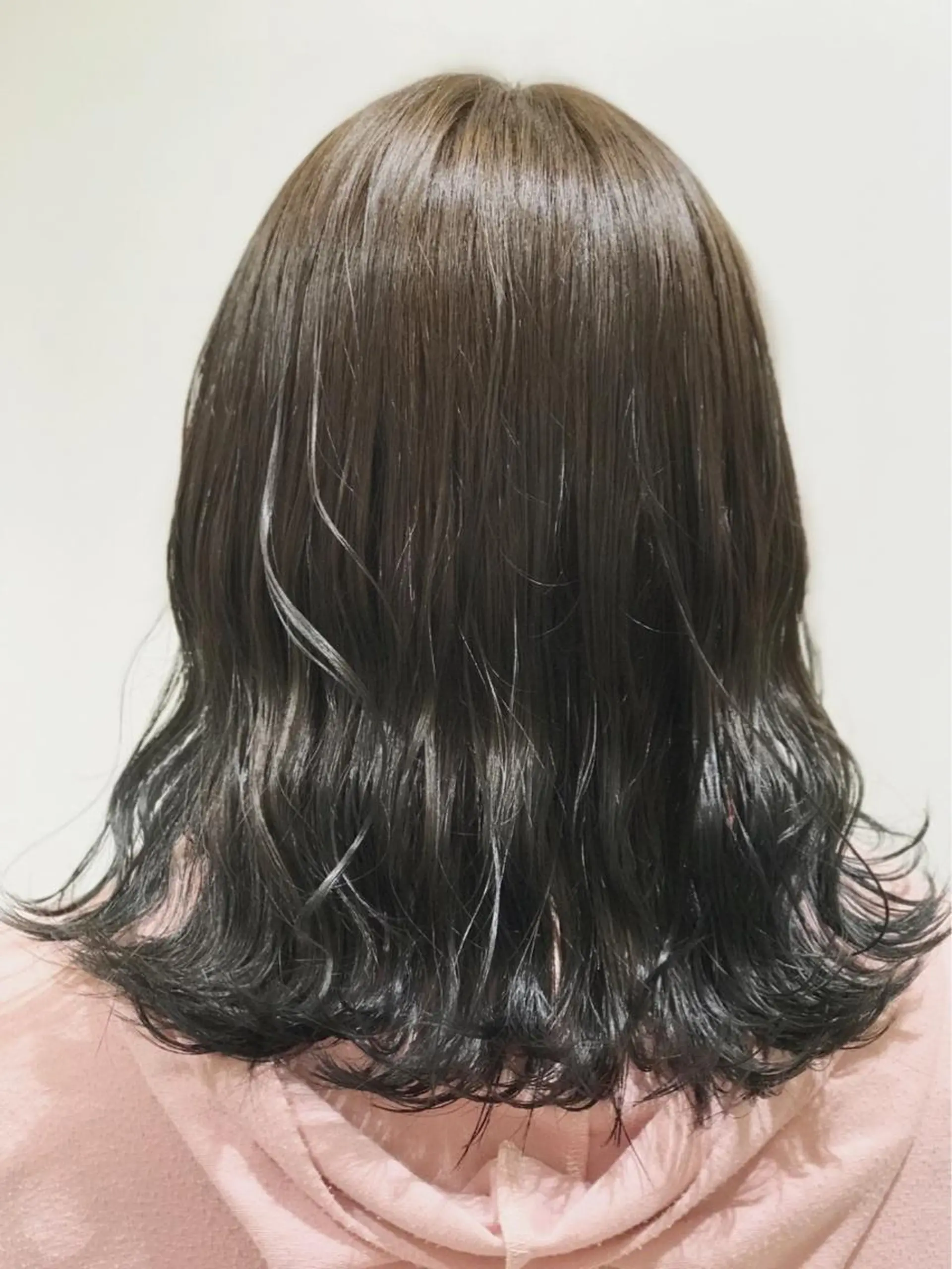セミロング カラー ブリーチ ブルーカラー グラデーションカラー ネイビーカラー 由比藤理子 ブリーチカラー🌈のヘアスタイル