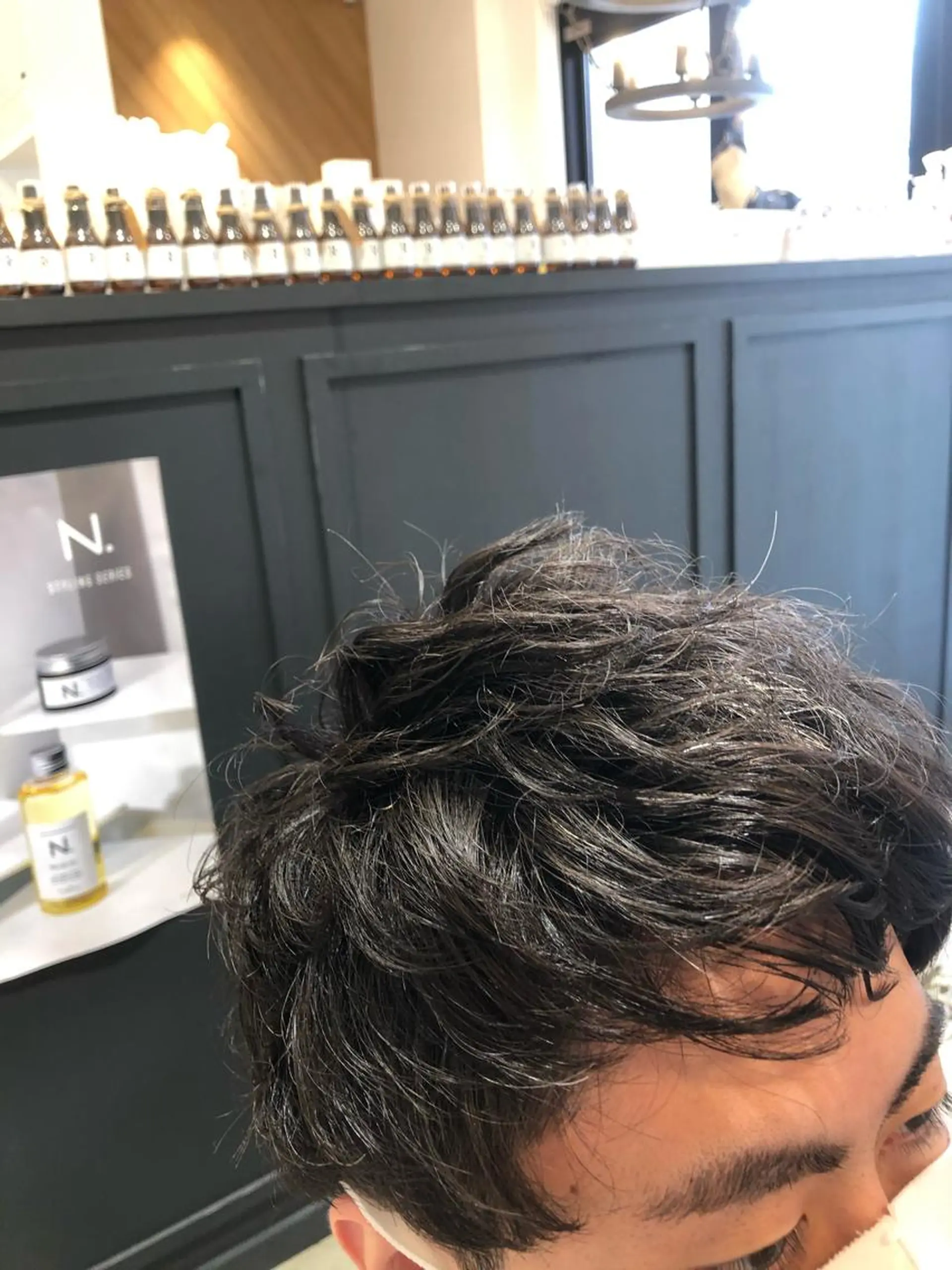 ショート パーマ メンズ 鈴村 大介のヘアスタイル