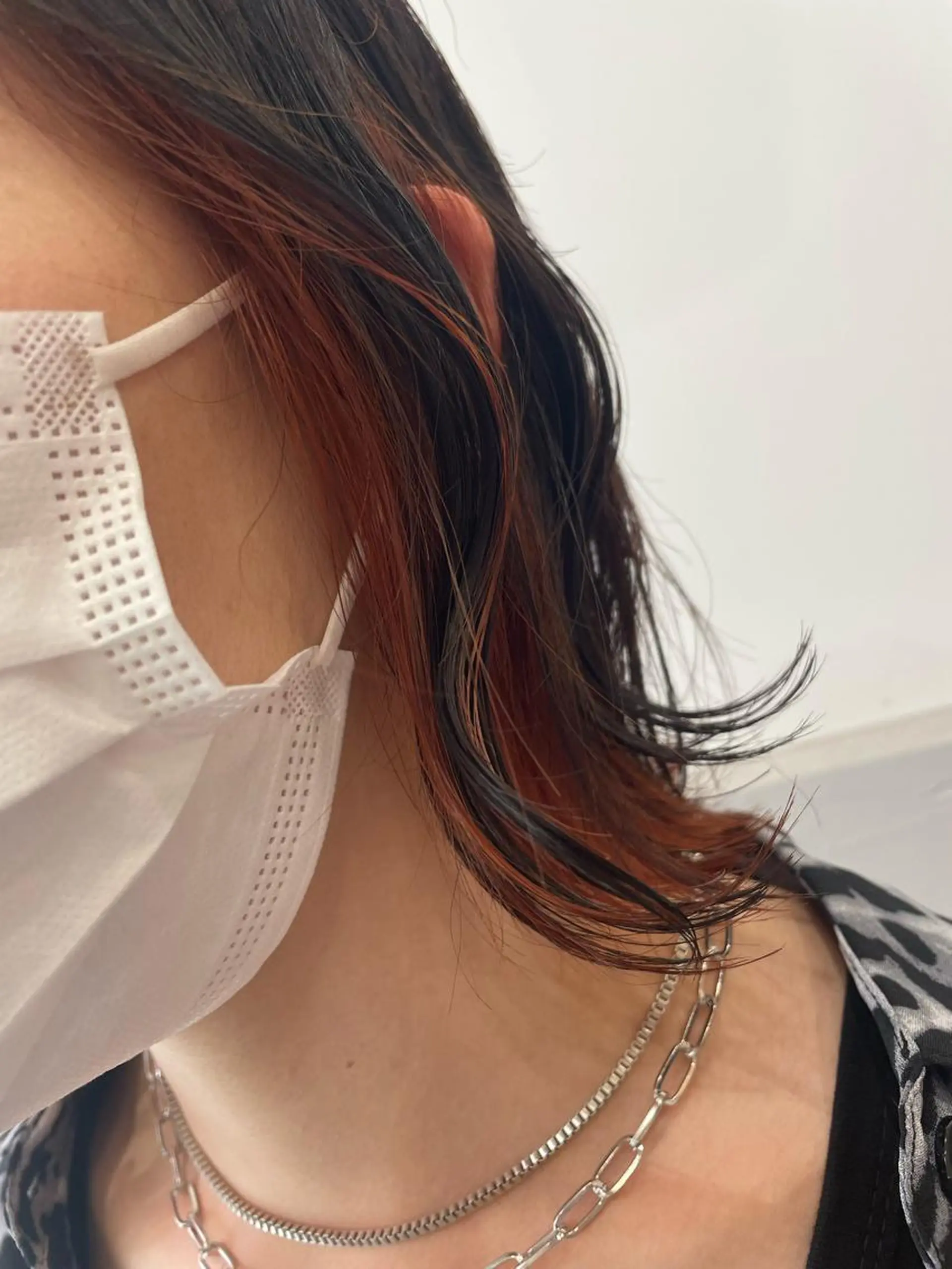 ミディアム カラー インナーカラー オレンジ カット ヘアカラー Amour なぐらのヘアスタイル