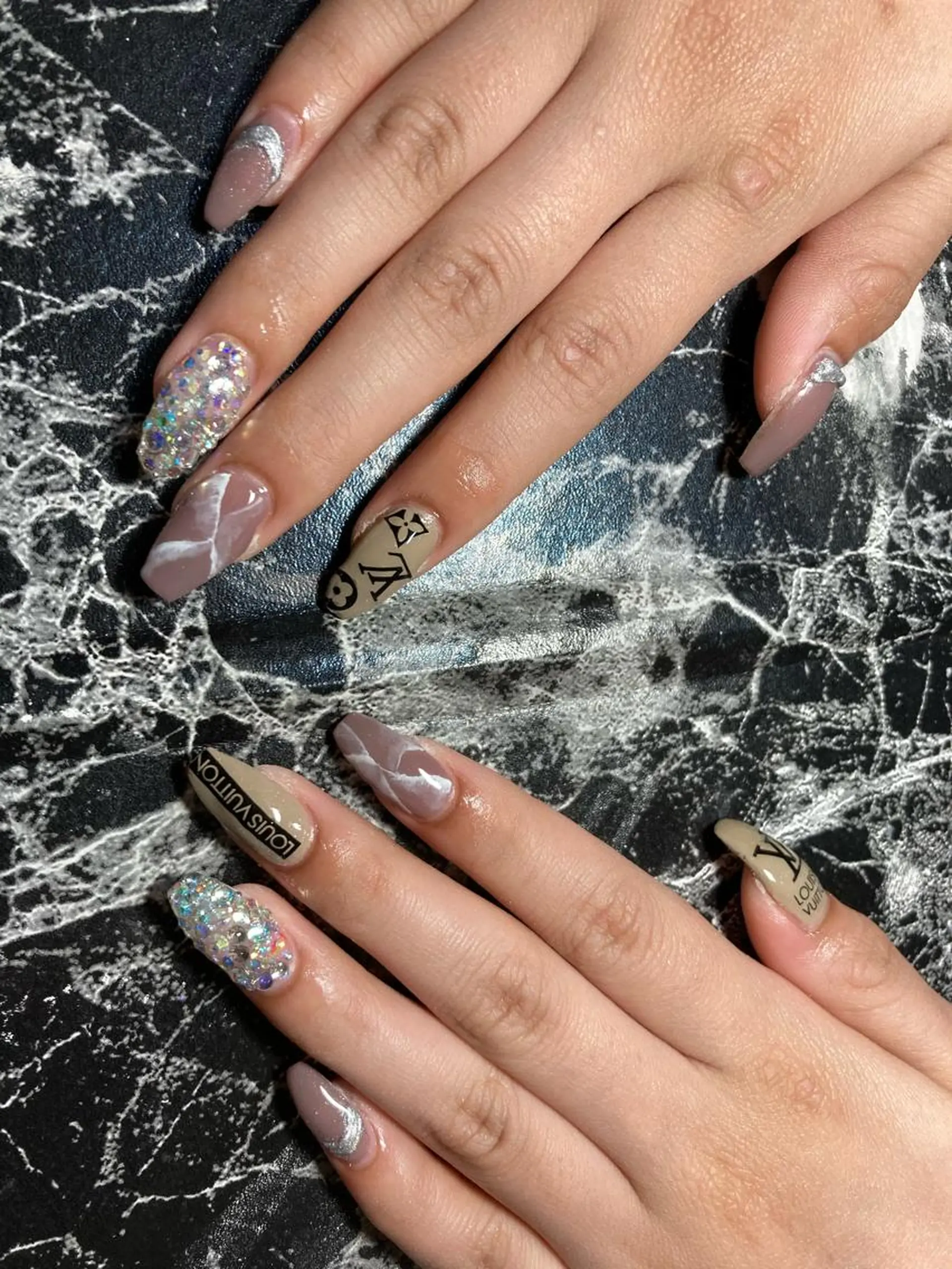 ミディアム ネイル スカルプネイル ハンドネイル フットネイル ✴︎ Delightのネイルデザイン