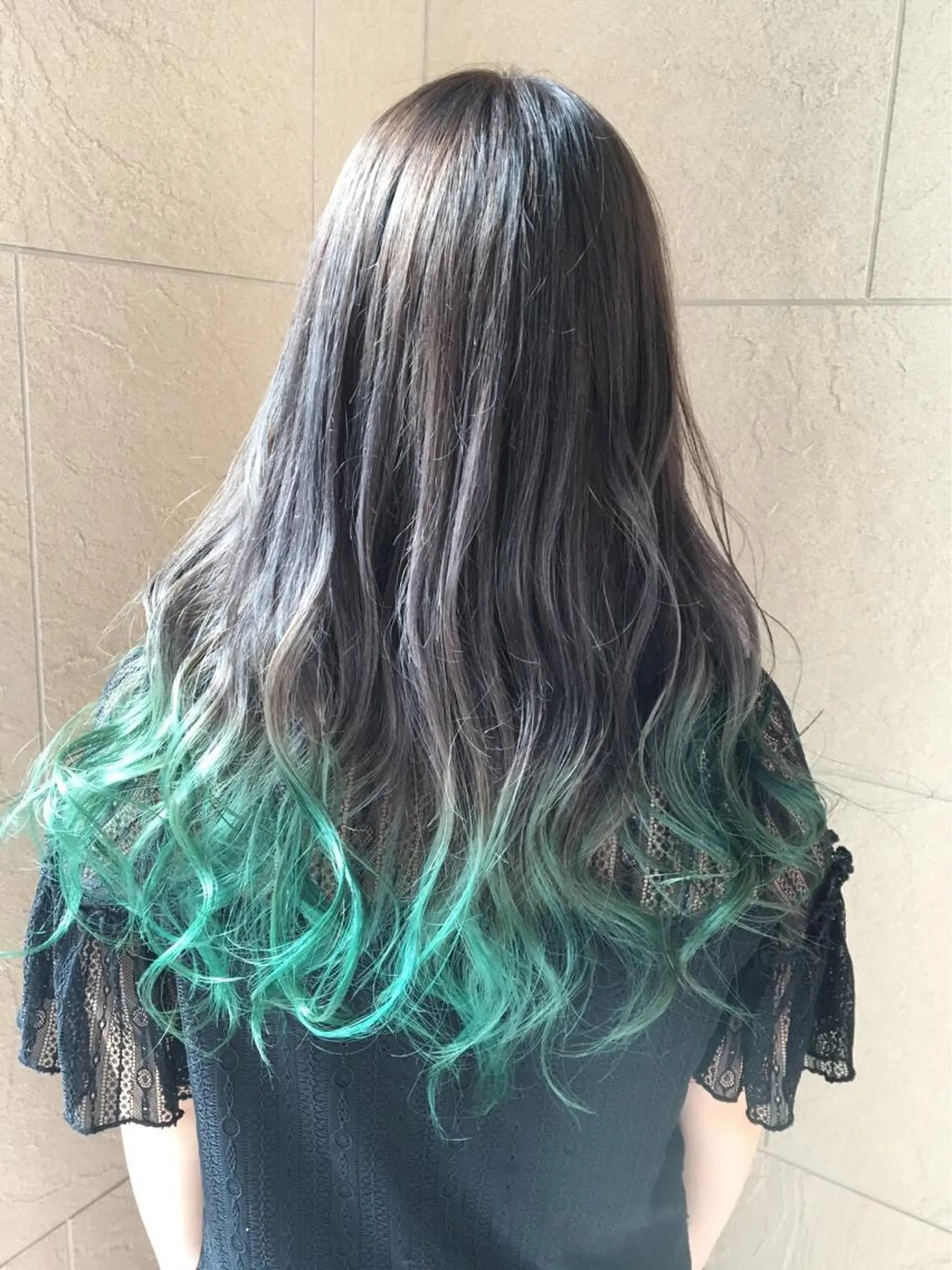 ロング カラー ブリーチ カット ヘアカラー レイヤーカット 川田くるみのヘアスタイル