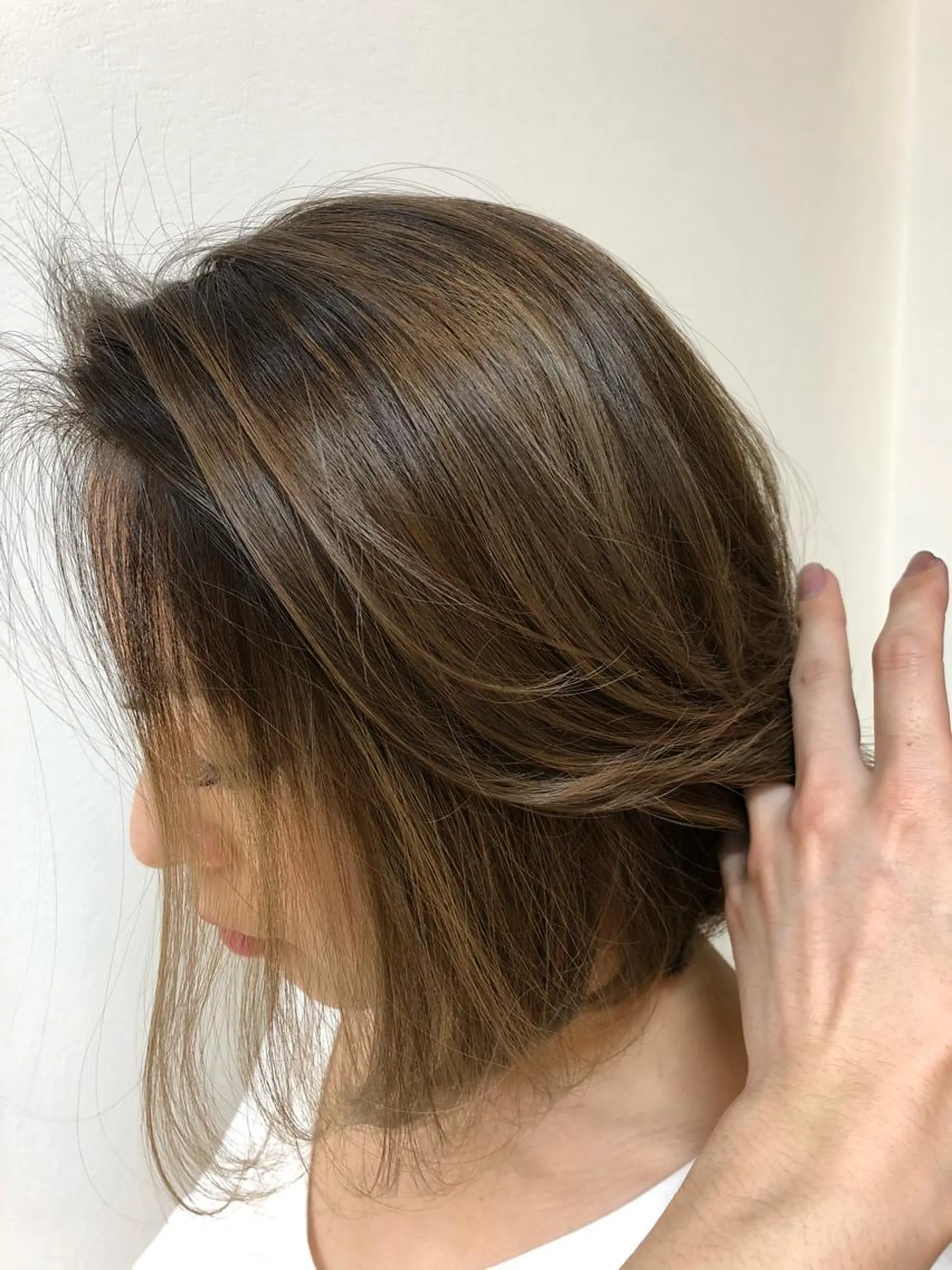 ミディアム カラー グレージュ ハイライトカラー ハイライト 似合わせ レイヤー須川のヘアスタイル