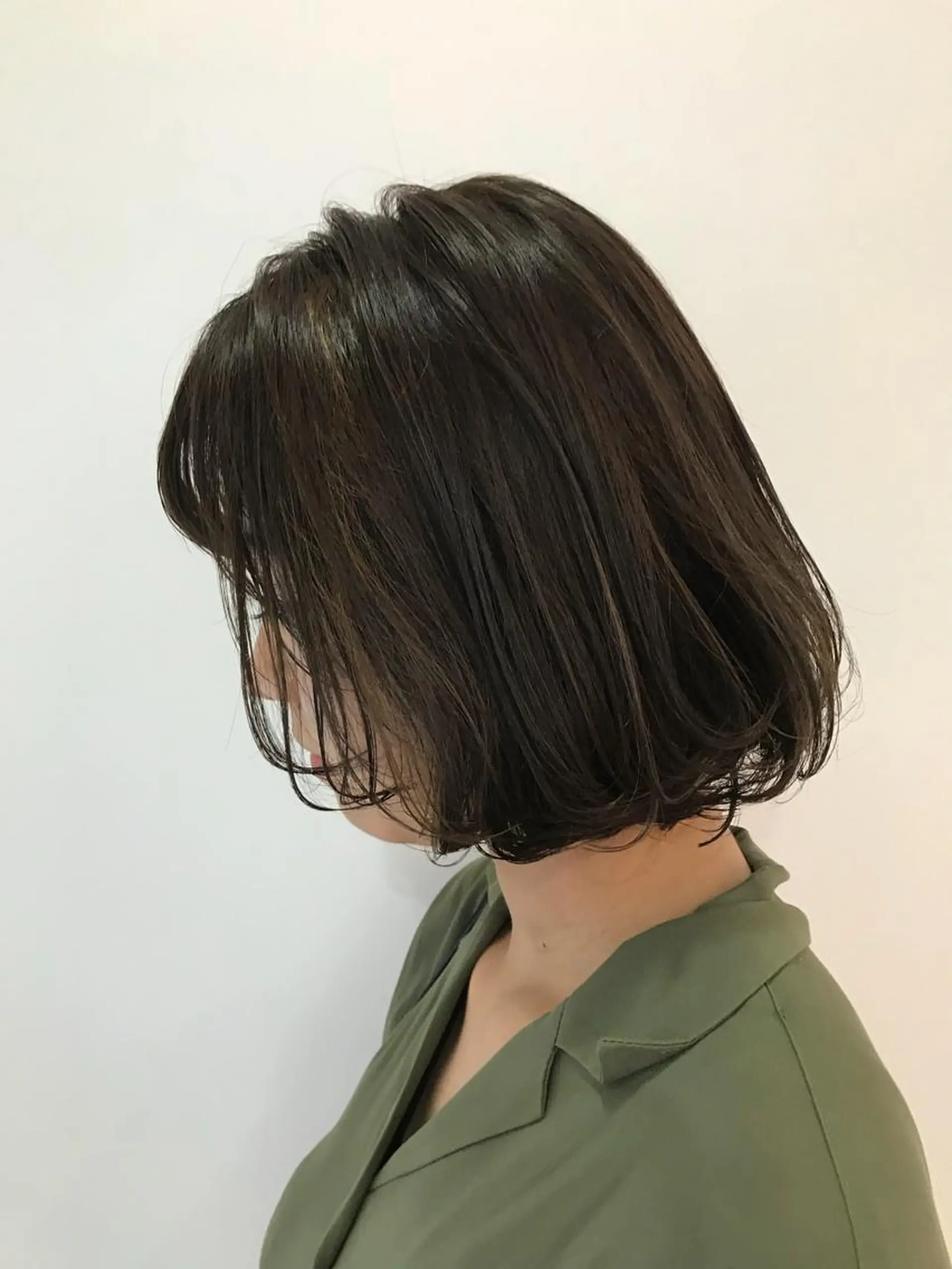 ミディアム カラー ワンレンボブ ボブ レイヤーカット ウルフカット レイヤーカット上柿のヘアスタイル