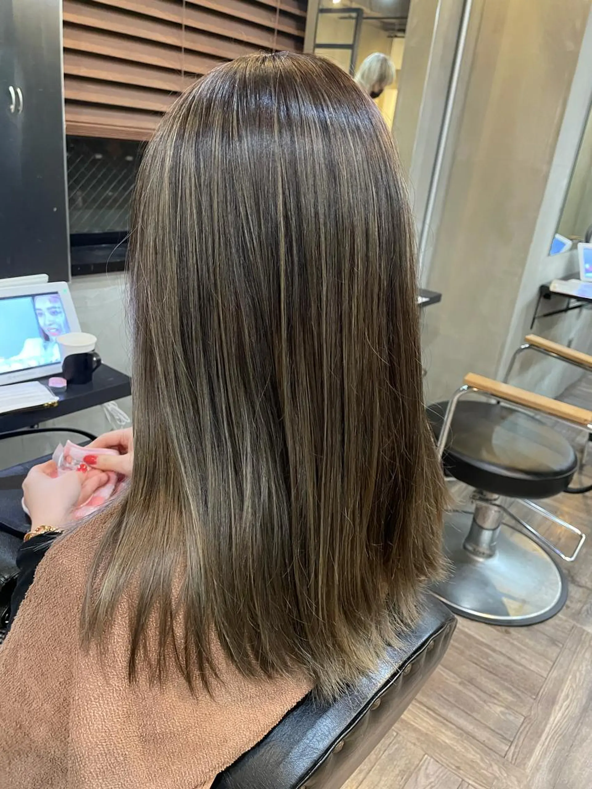 セミロング カラー バレイヤージュ レイヤーカット カット ヘアカラー トリートメント La fith 店長 城谷颯人のヘアスタイル