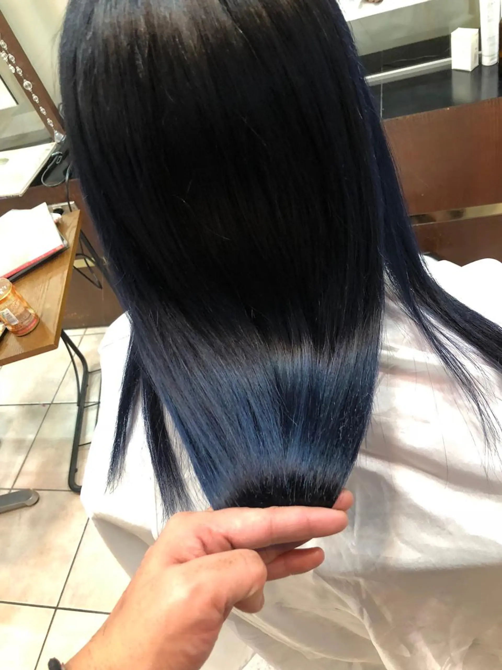 ロング シールエクステ/ ハイトーンカラーのヘアスタイル