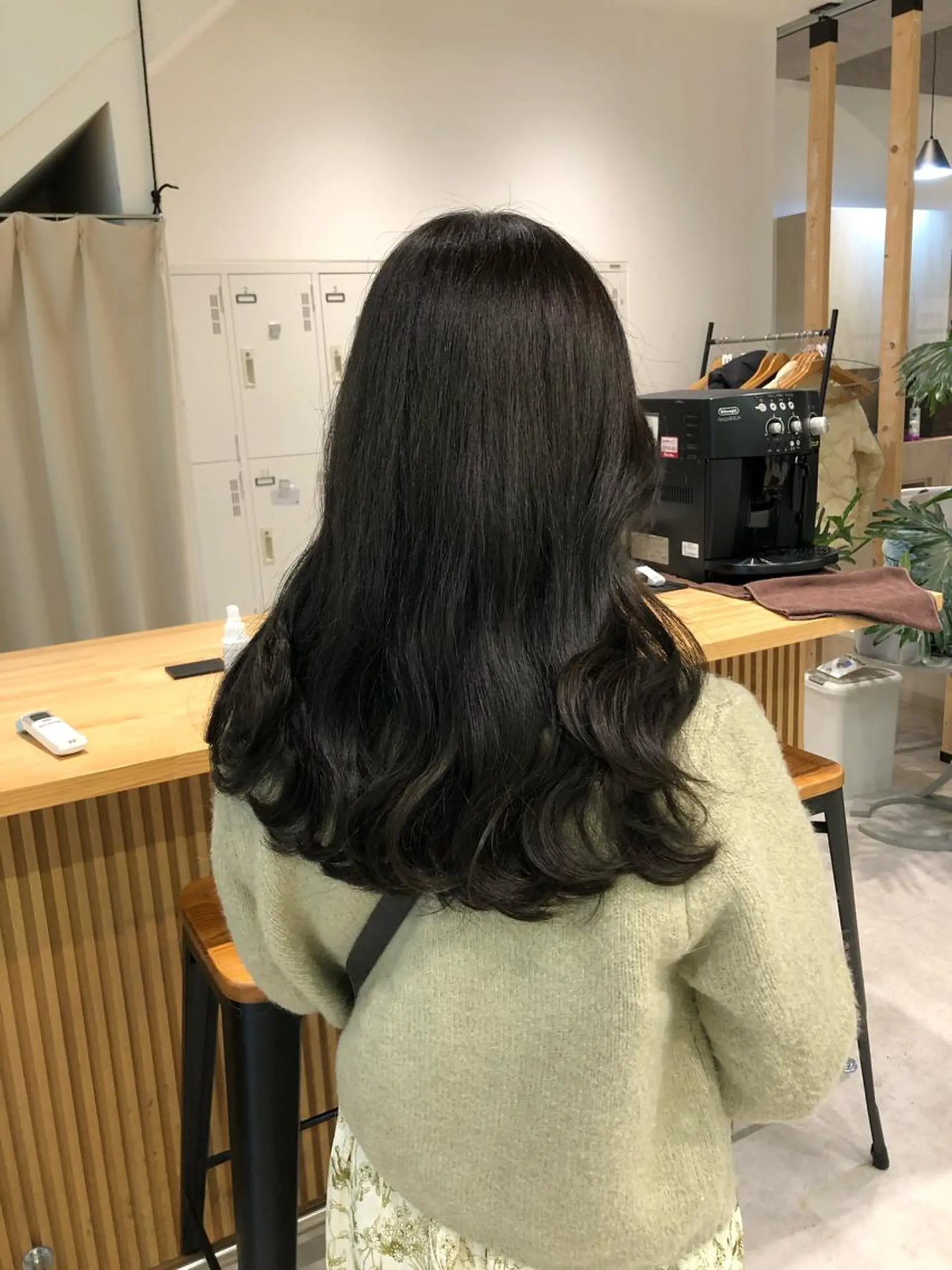 ロング カラー レイヤー/顔まわり カット/地毛風カラーのヘアスタイル