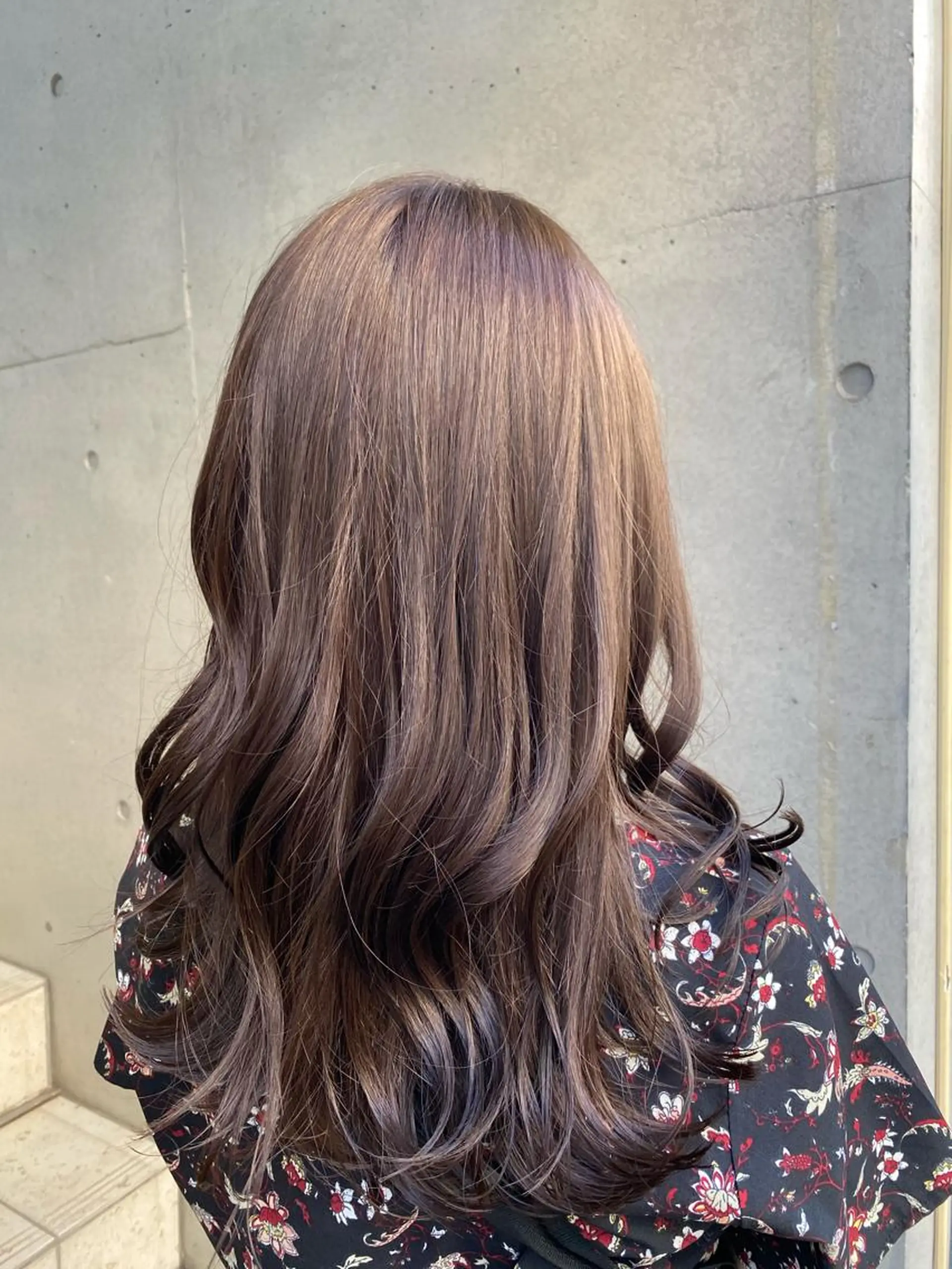 セミロング チョコレートブラウン COLO✨️ 白川綺香のヘアスタイル