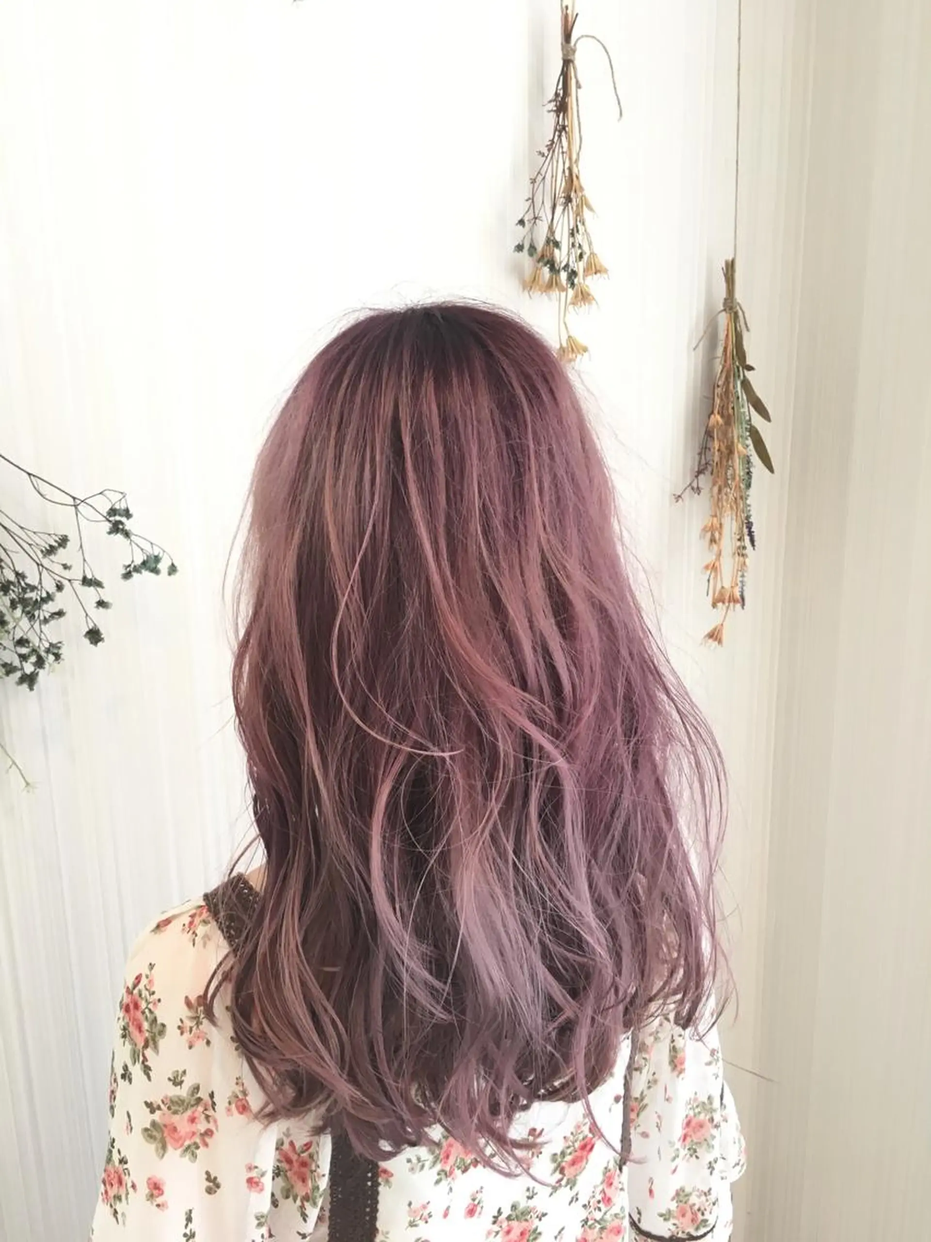 セミロング カラー ブリーチ グラデーションカラー イルミナカラー レッドカラー 外国人風カラー ヘアカラー トリートメント ハイトーン/ブリーチ 山崎 悠次のヘアスタイル