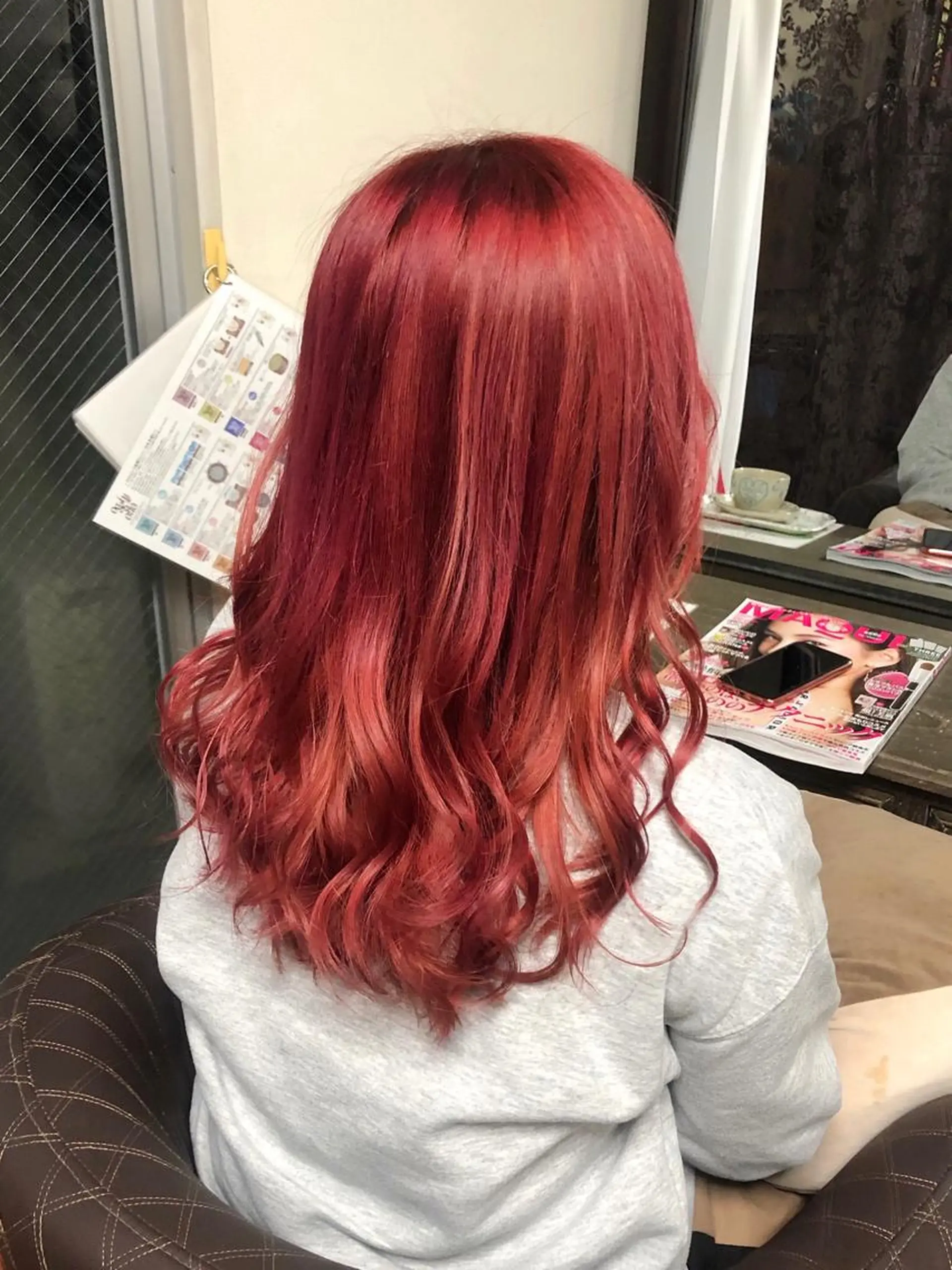 ロング カラー ブリーチ レッドカラー 是枝 さくらのヘアスタイル