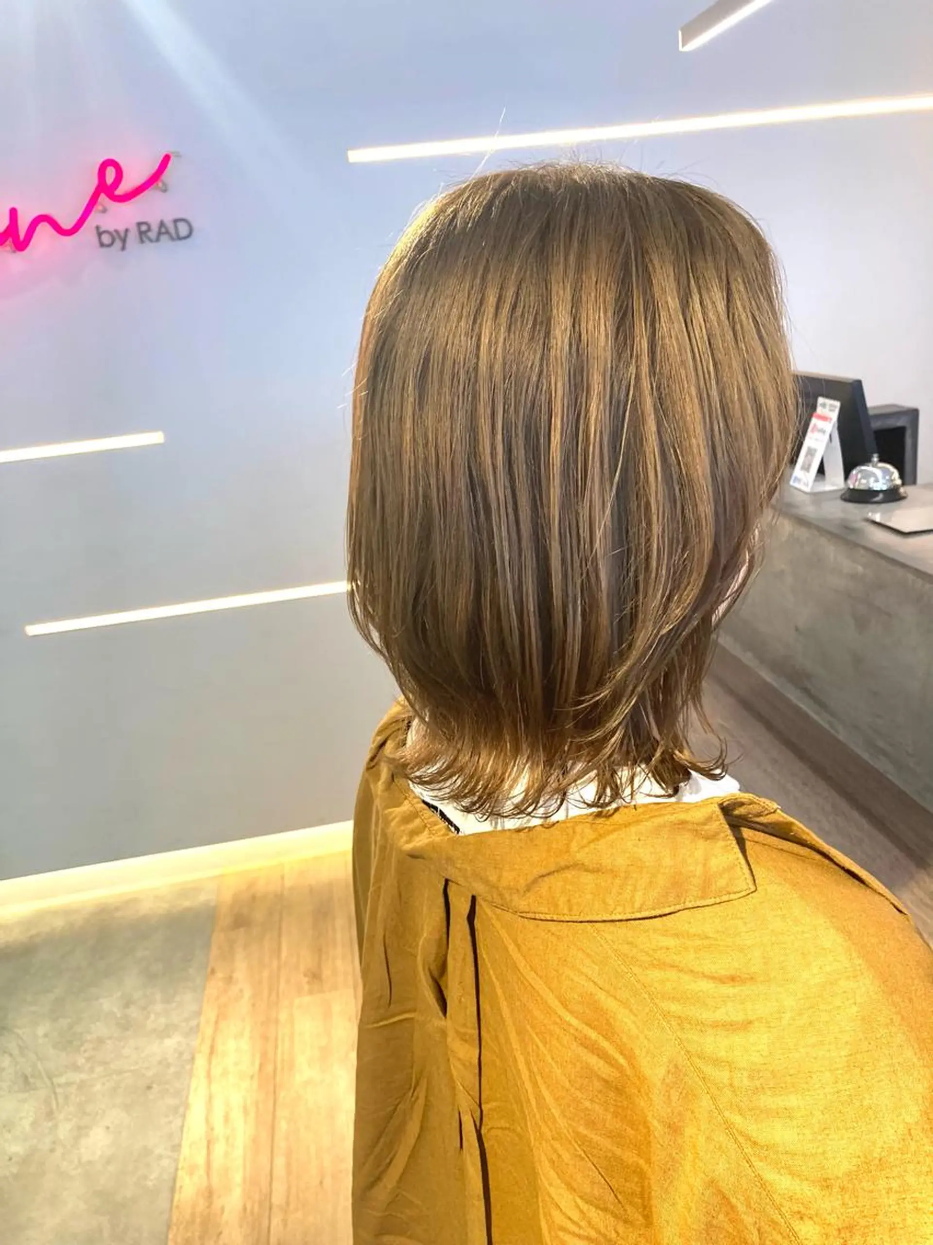 カラー グレージュ SCENEbyRAD helmのヘアスタイル