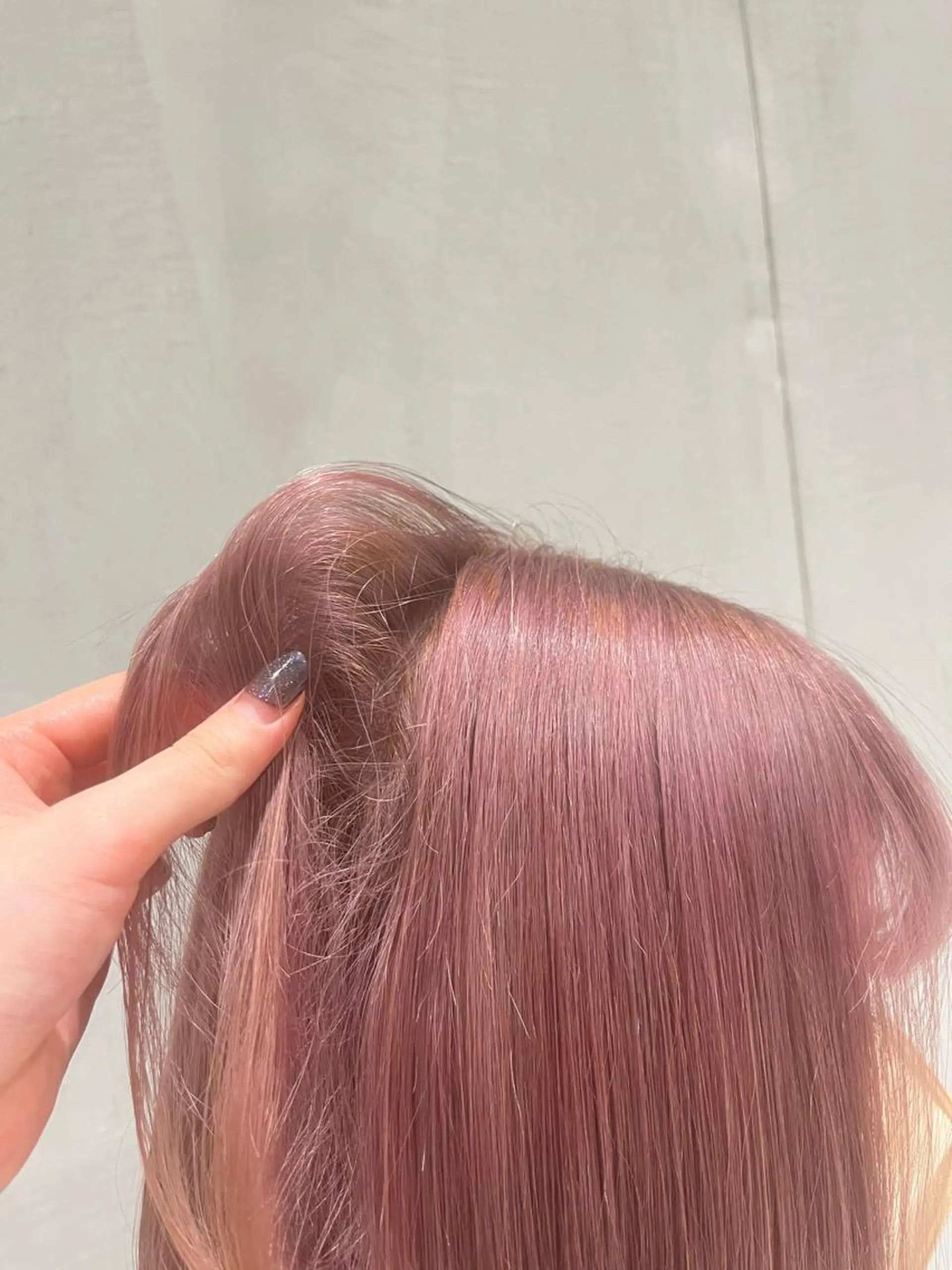 ショート カラー ヘアアレンジ ピンクカラー ホワイトピンク MAYU/上質ハイト ーン/レイヤーのヘアスタイル