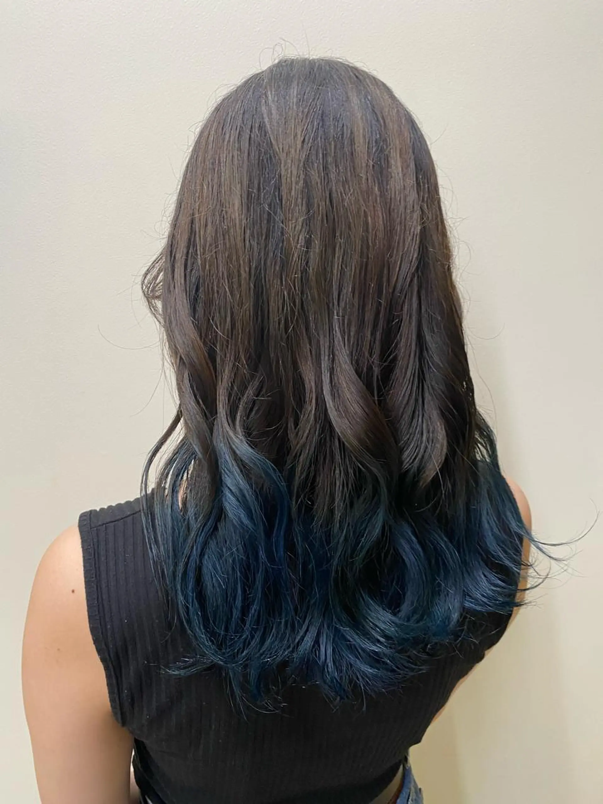 カラー 勝海 絢音のヘアスタイル