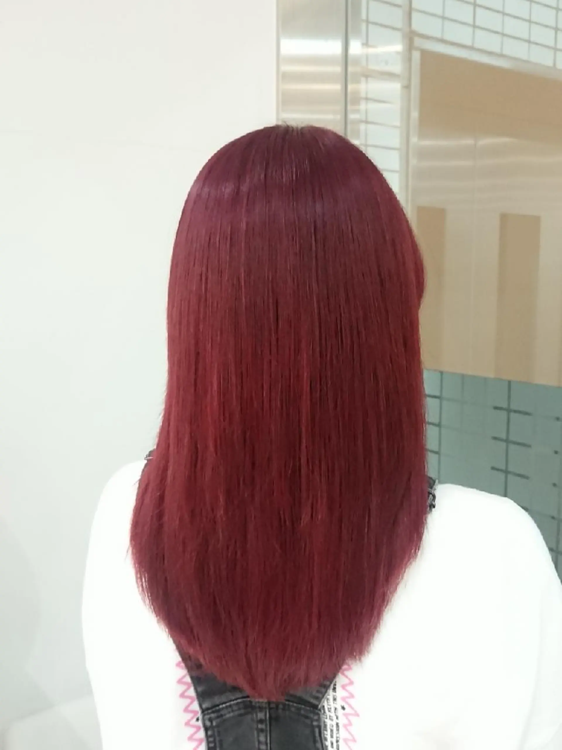 セミロング カラー ブリーチ ボルドーカラー ケアブリーチ レッドカラー あらげ 🌈推しカラー🌈ᵕのヘアスタイル