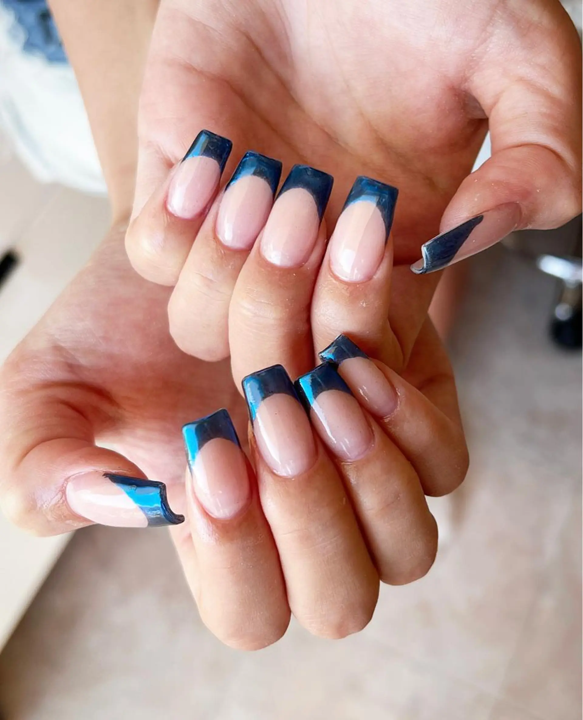 ネイル ブルー フレンチネイル ミラーネイル 夏ネイル ハンドネイル ✾ NailRoom Latina🌻💓のネイルデザイン