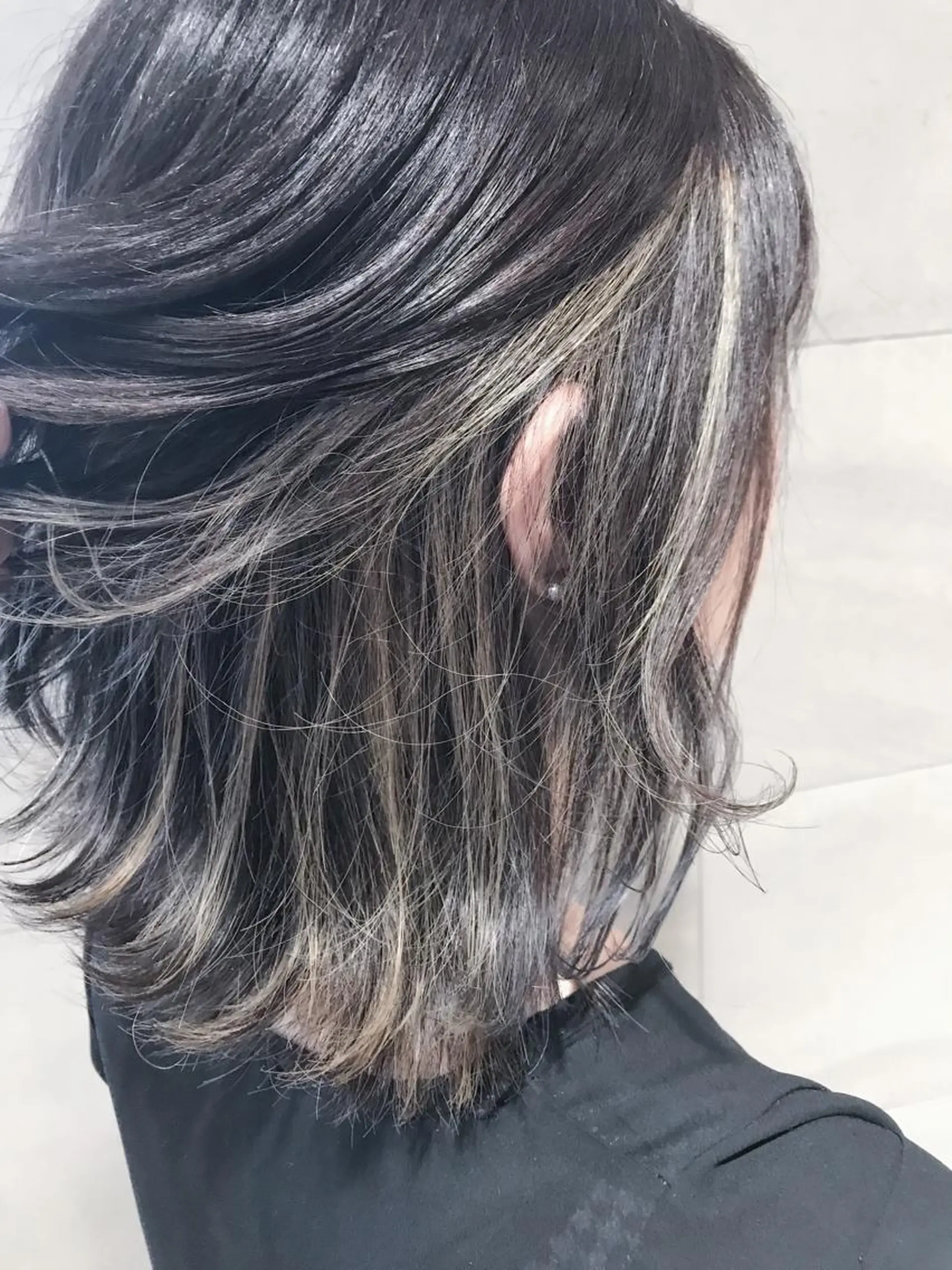 ミディアム カラー ベージュカラー ハイライトカラー ペールベージュ ハイライト ヘアカラー BOX mico.のヘアスタイル