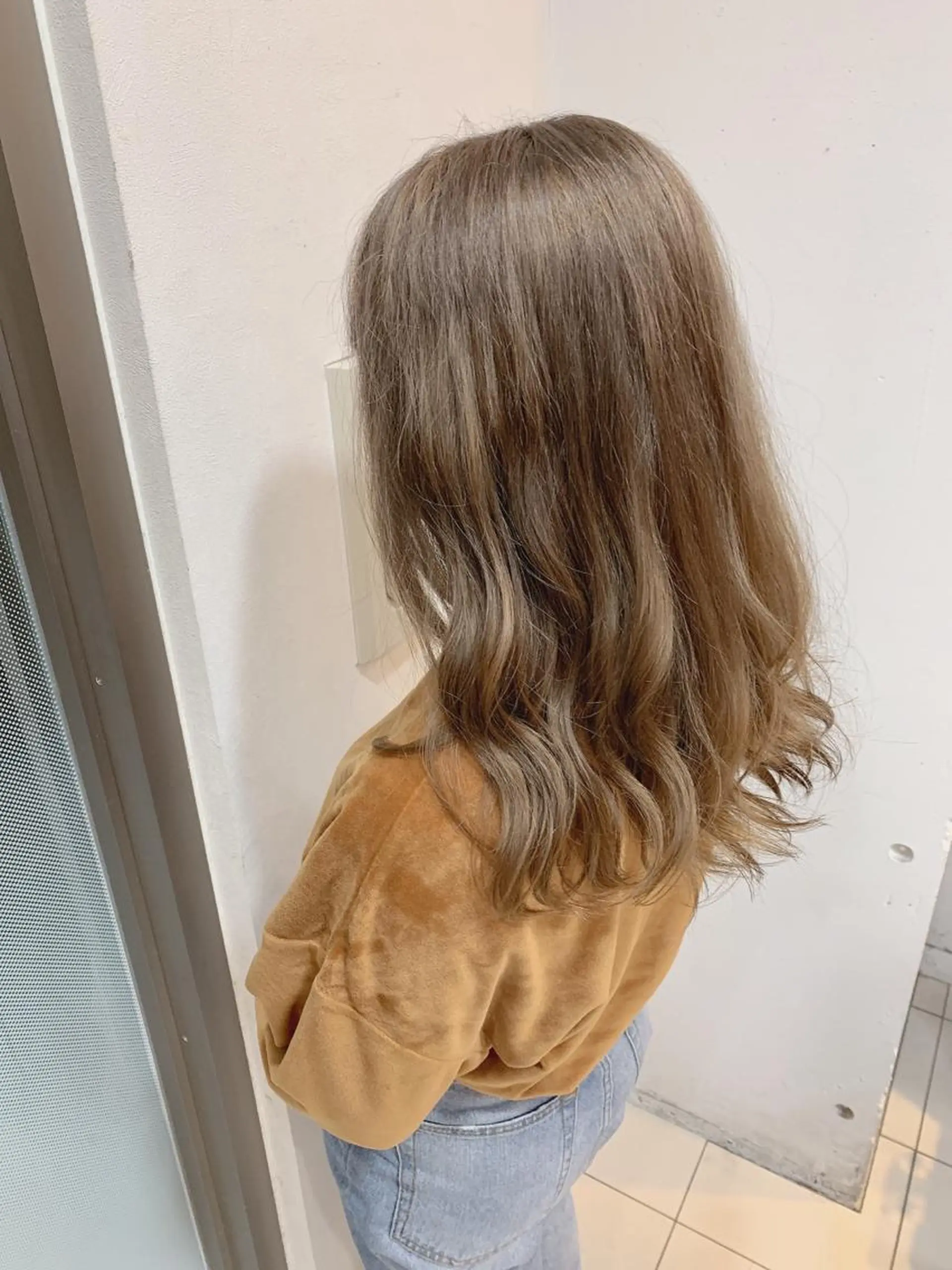 セミロング カラー 白髪ぼかしハイライト 柳川拓哉のヘアスタイル