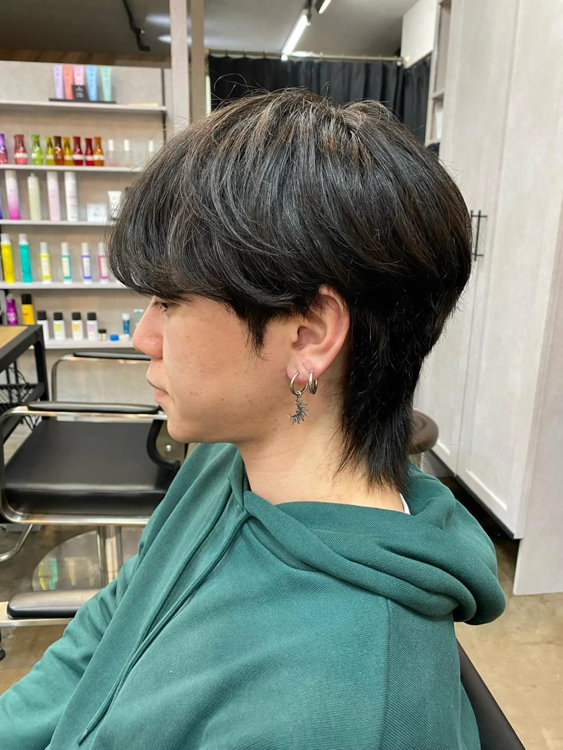 ミディアム カラー メンズ ミディアムパーマ センターパート ダウンパーマ メンズ韓国風 マッシュウルフ カット パーマ レイヤーウルフ エクステ磯部のヘアスタイル