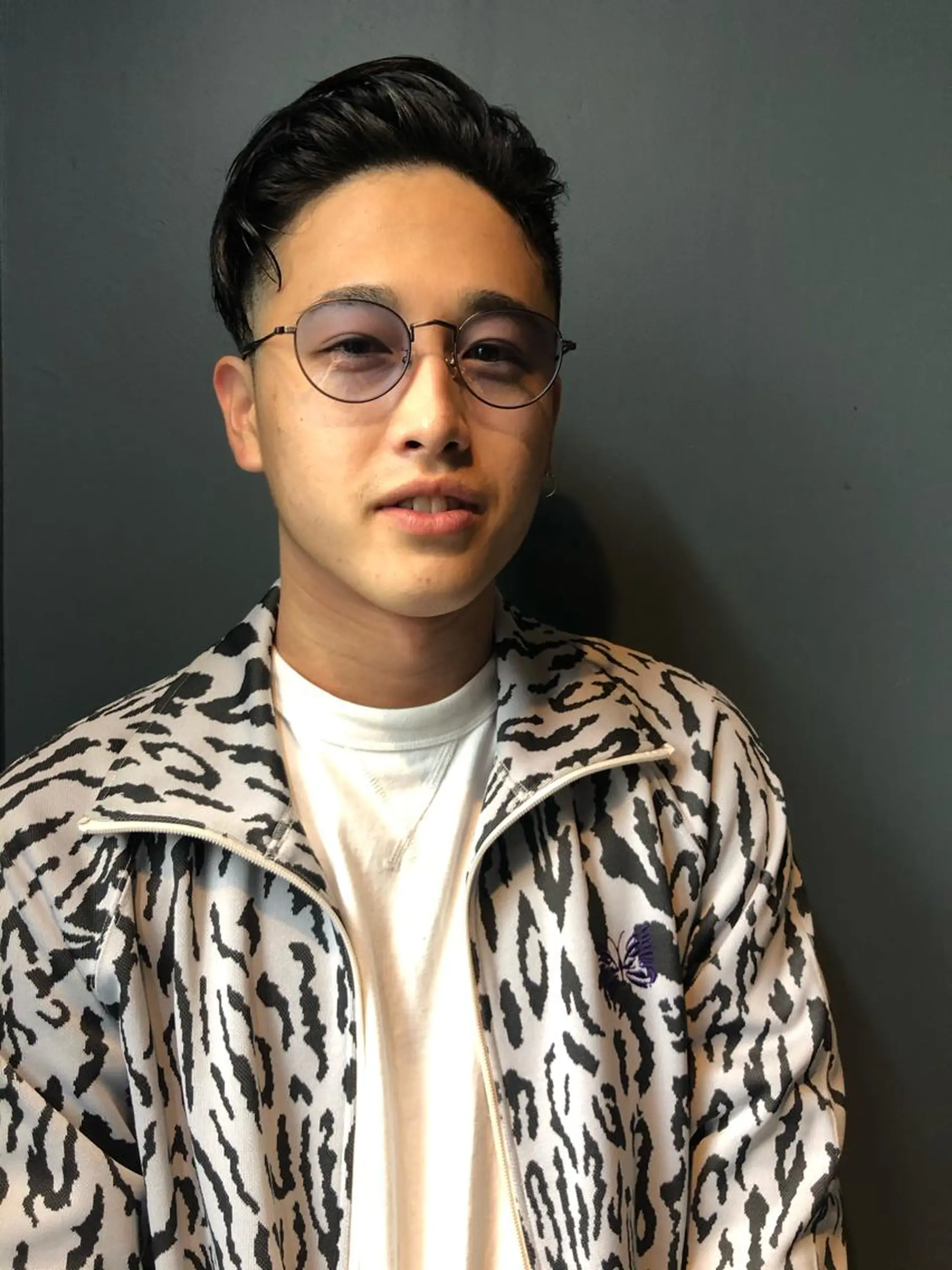 メンズ 顔まわりレイヤー デザインカットのヘアスタイル