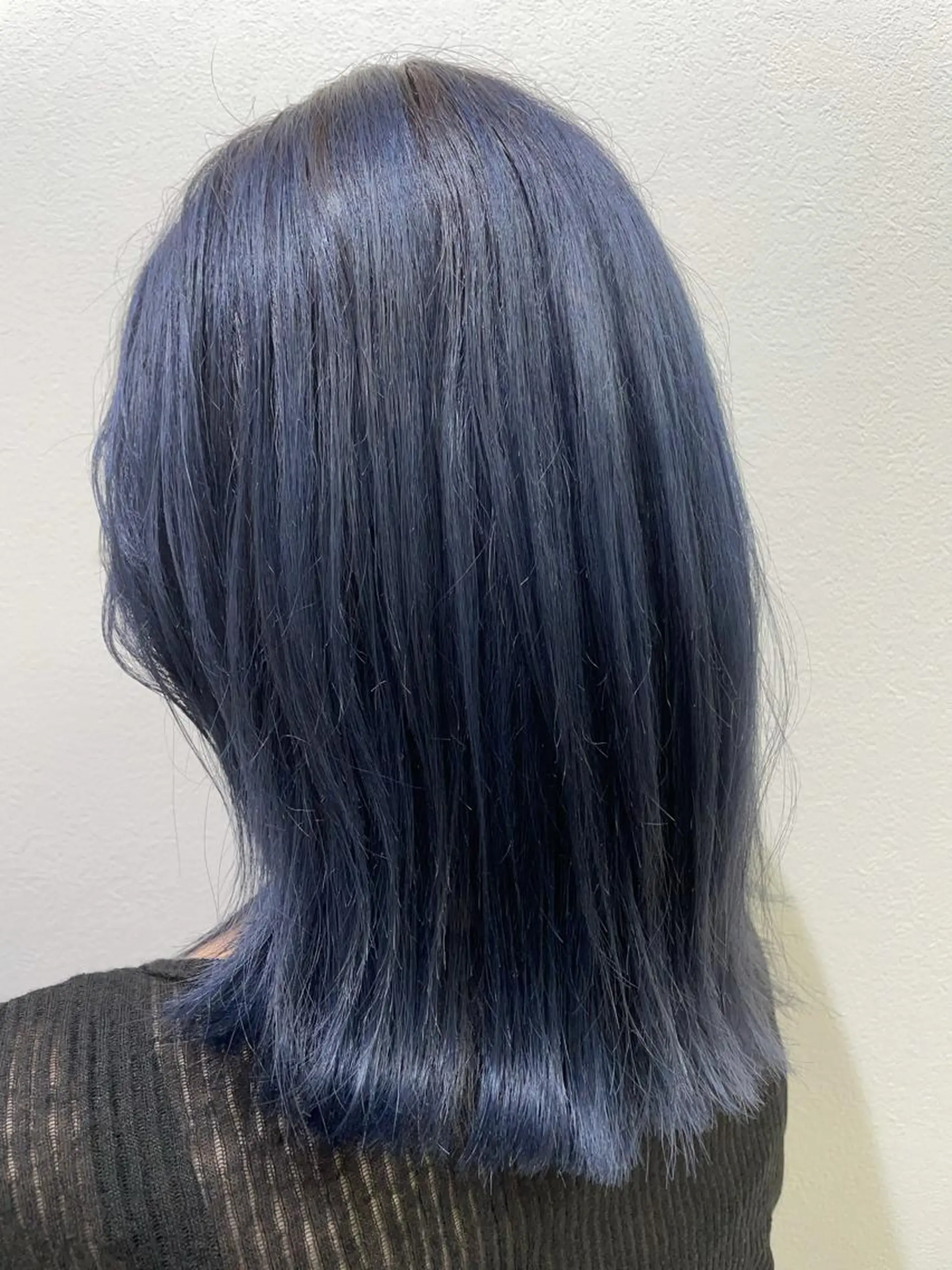 カラー 渡部凌我 小顔ウルフ ハイトーンカラーのヘアスタイル