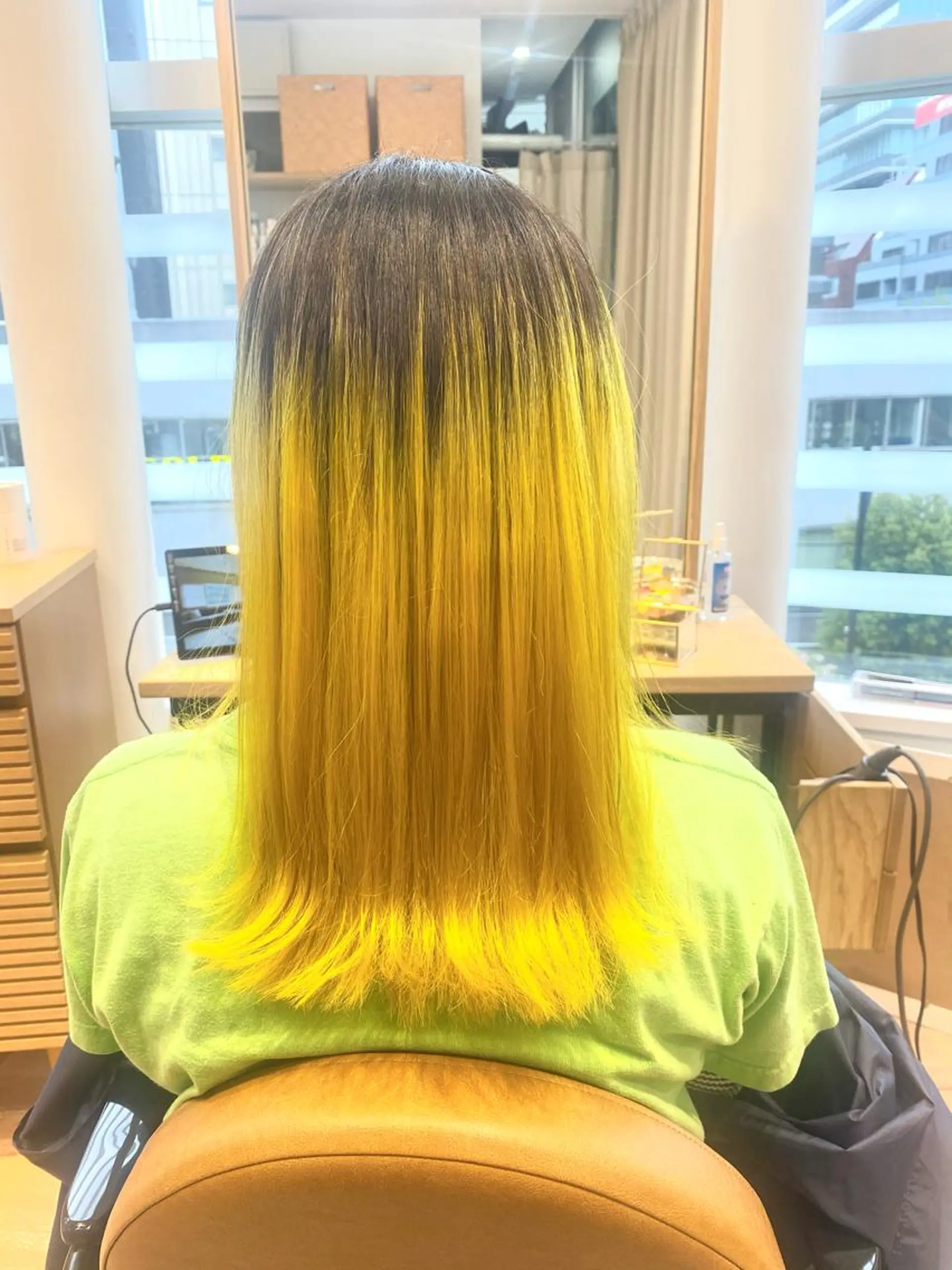 セミロング カラー ブリーチ ❤️パーマ美容師✂︎ 井口美緒のヘアスタイル