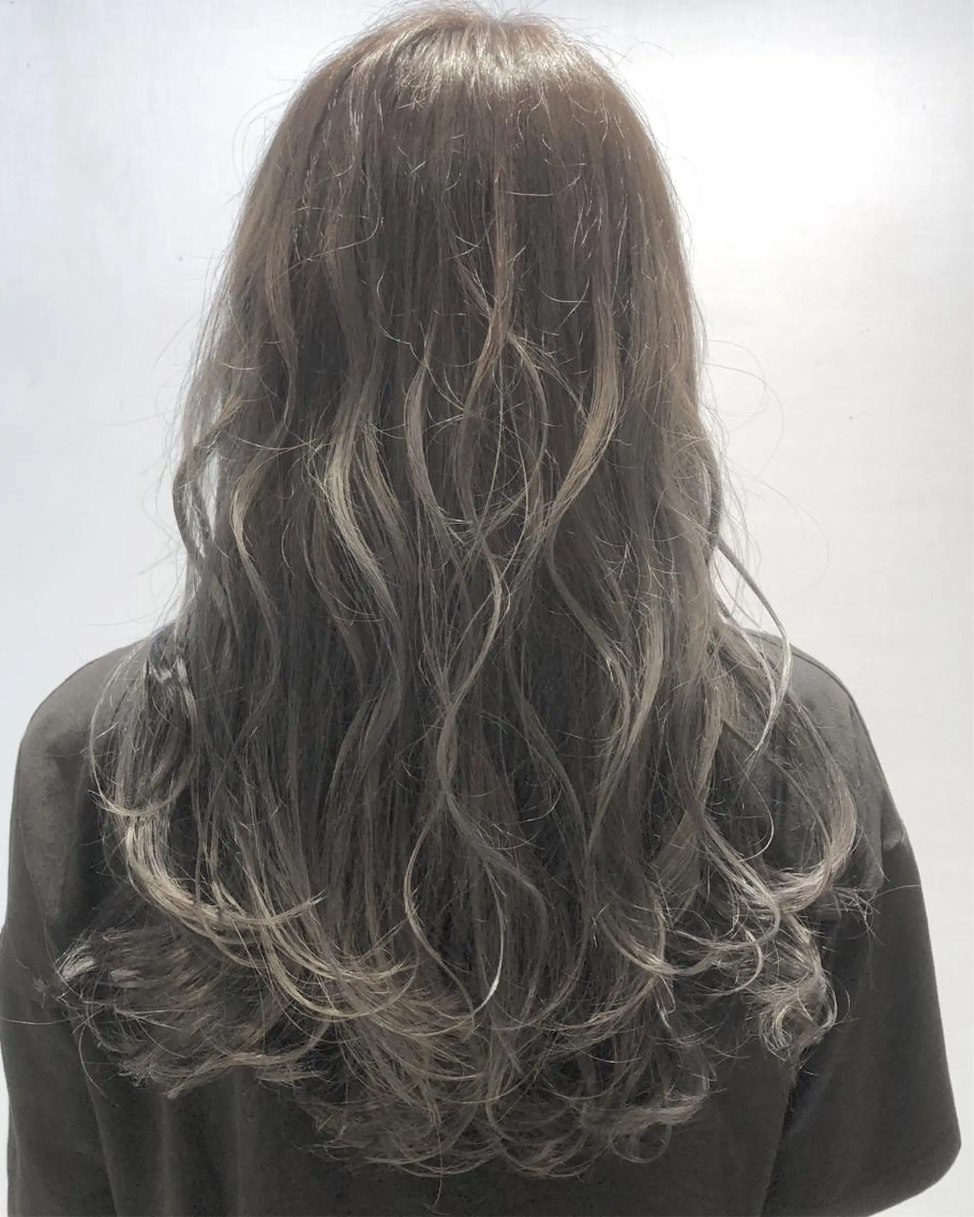 セミロング カラー バレイヤージュ デザインカラー グラデーションカラー ハイライトカラー ハイトーンカラー アンドウ ユウ/ レイヤーカット/韓国のヘアスタイル