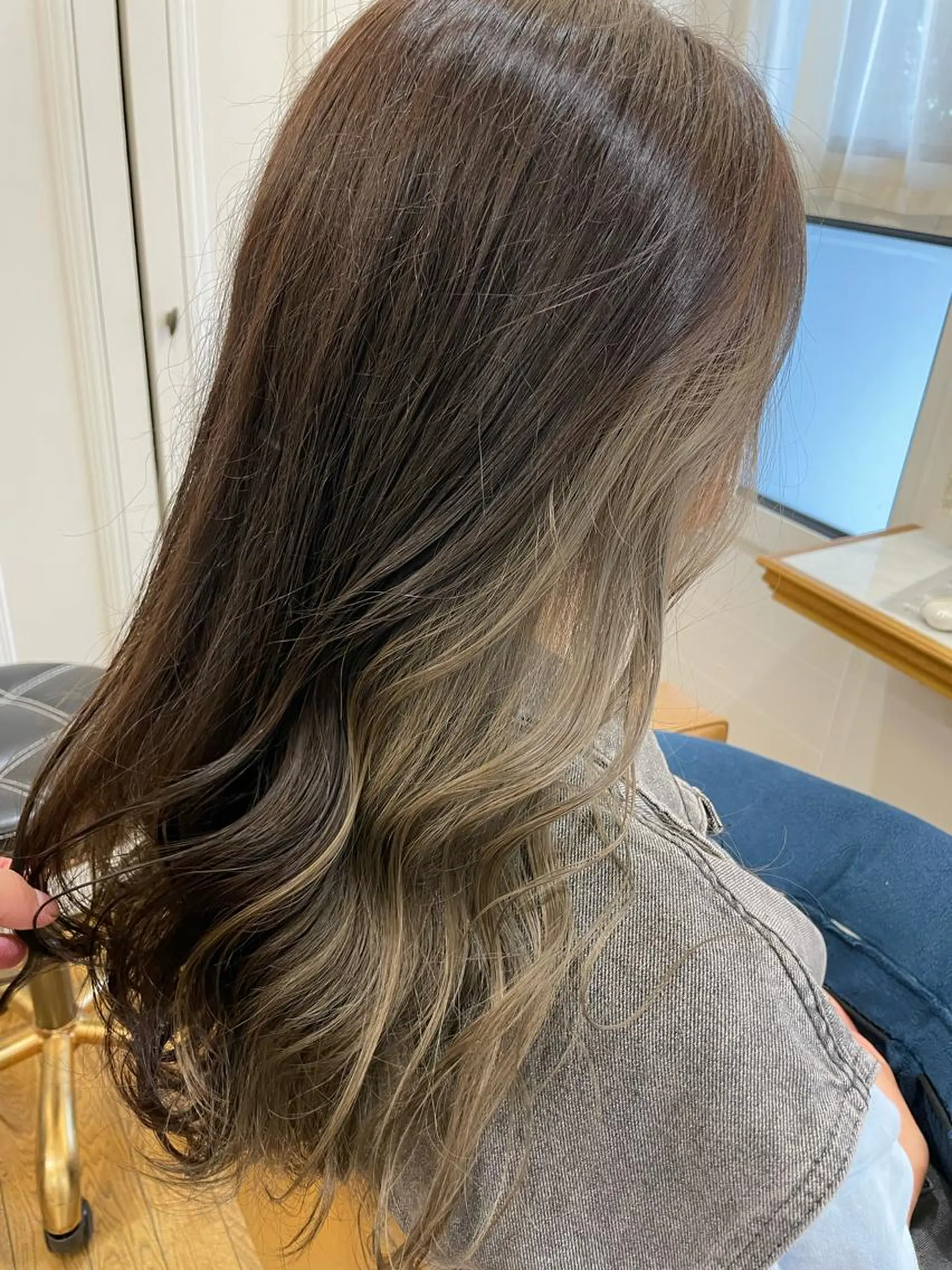 ロング ヘアカラー ブリーチ毛矯正.髪質 改善.髪にドラマをのヘアスタイル