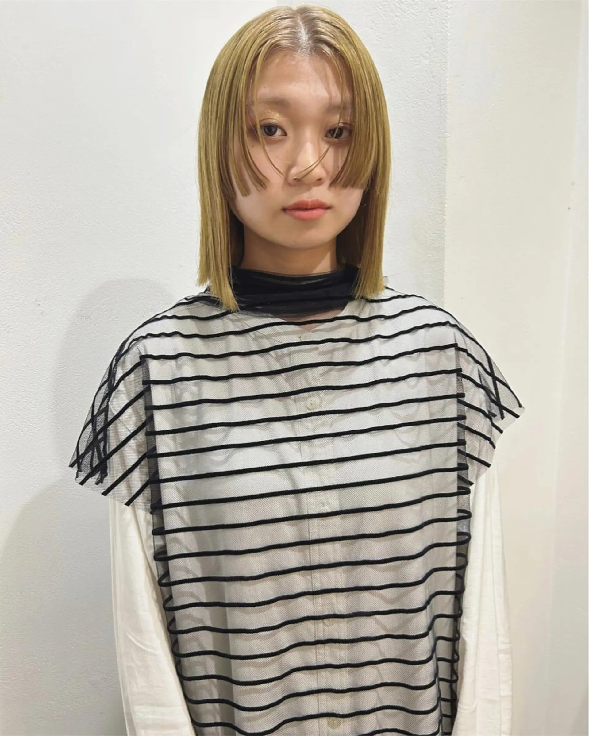 ショート カラー ベージュカラー カット ヘアカラー トリートメント Loom.所属・村上雅人 ナチュラルモードのヘアスタイル