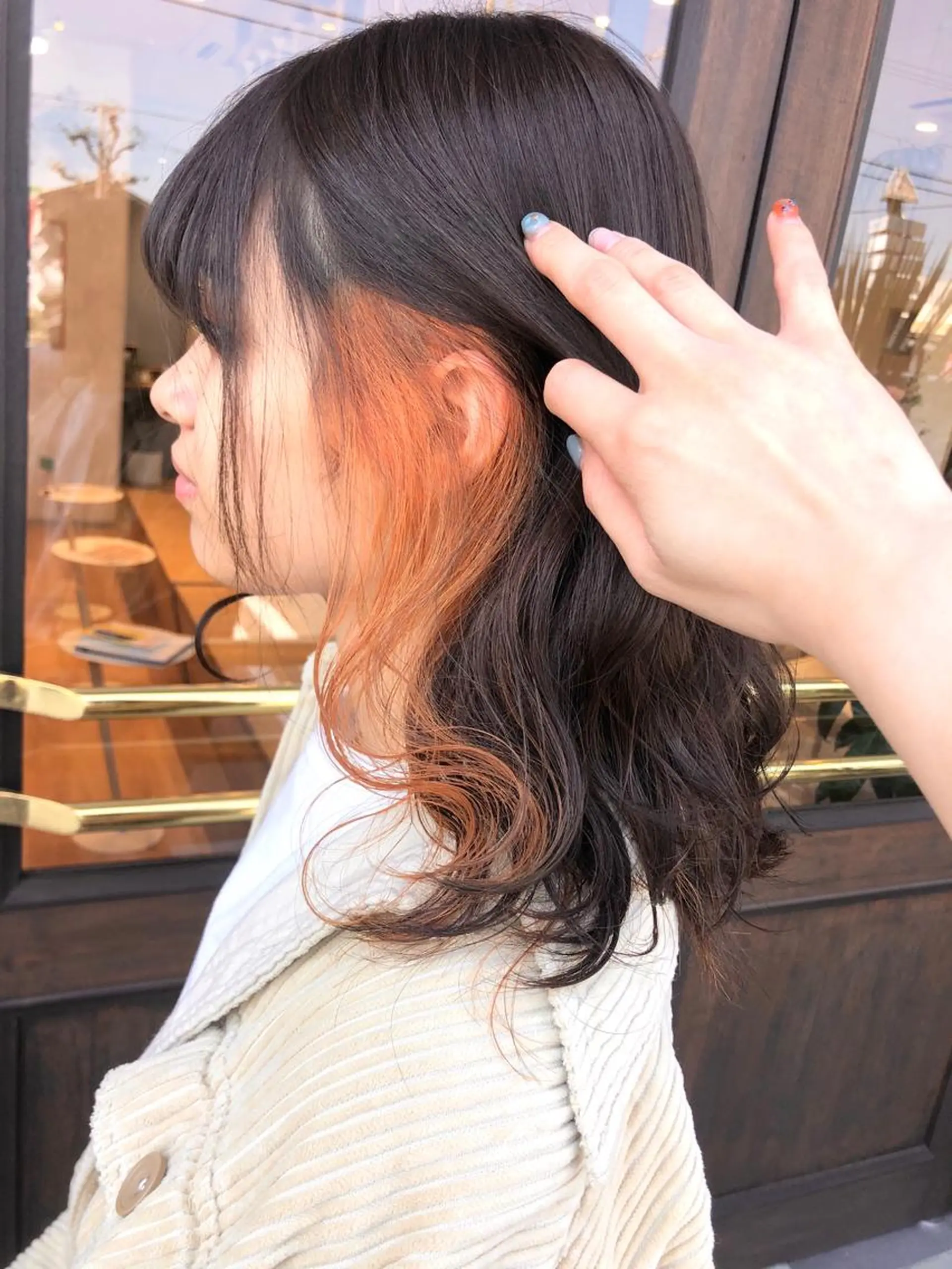 カラー アッシュ イヤリングカラー オレンジ 三村 桜生のヘアスタイル