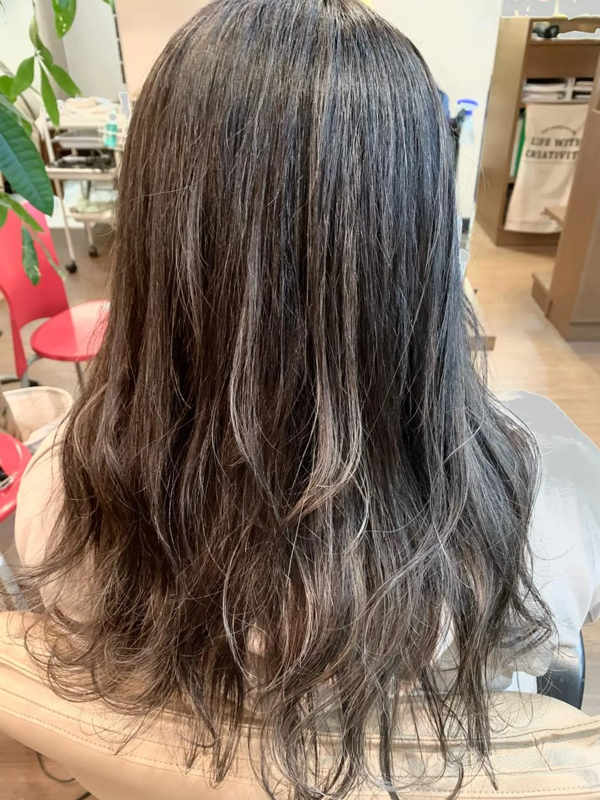 ロング カラー カット ヘアカラー coupe ciseauxのヘアスタイル