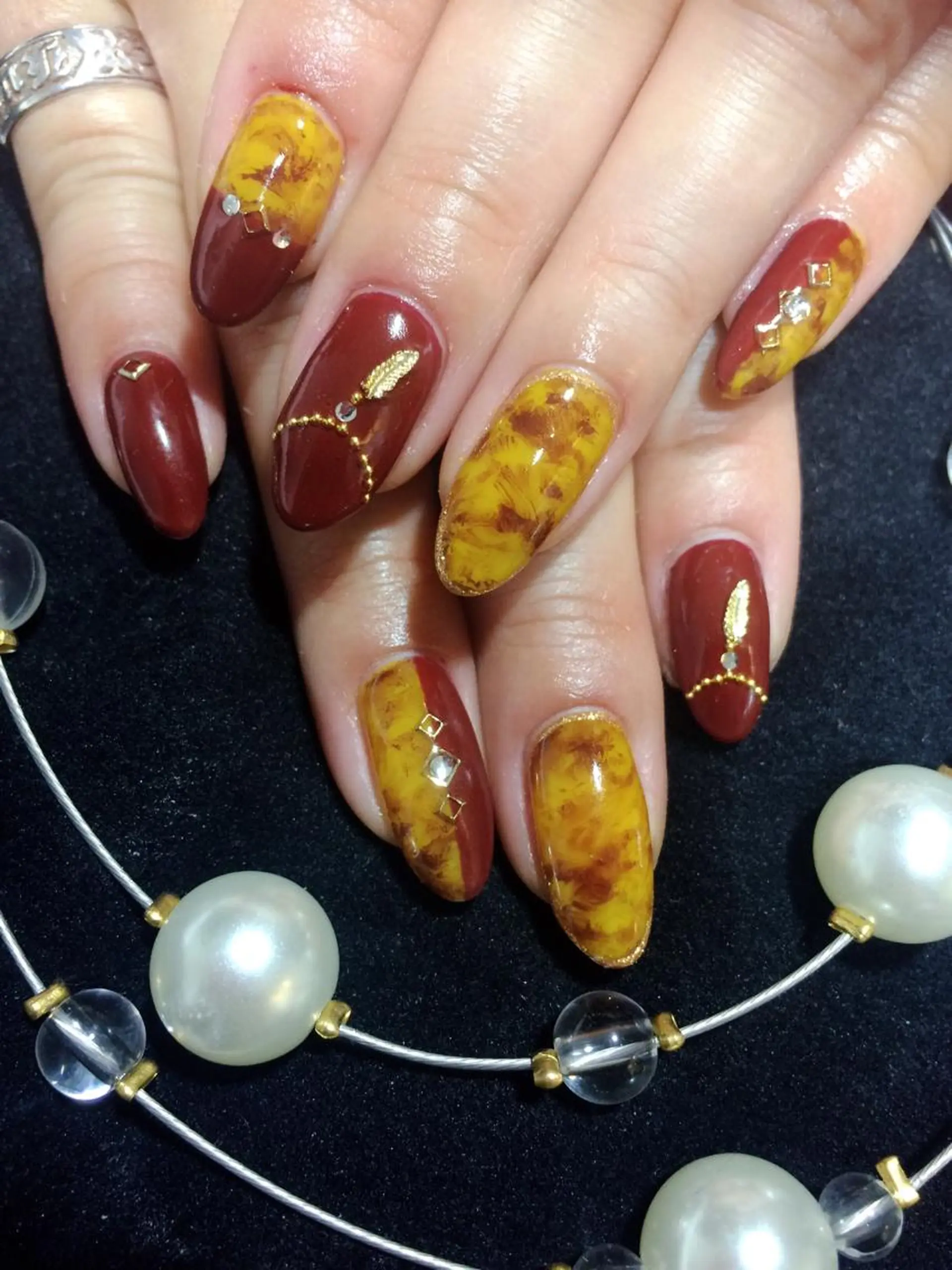 ネイル べっ甲ネイル Sympa 𝓜iwako🐰ᩚのネイルデザイン