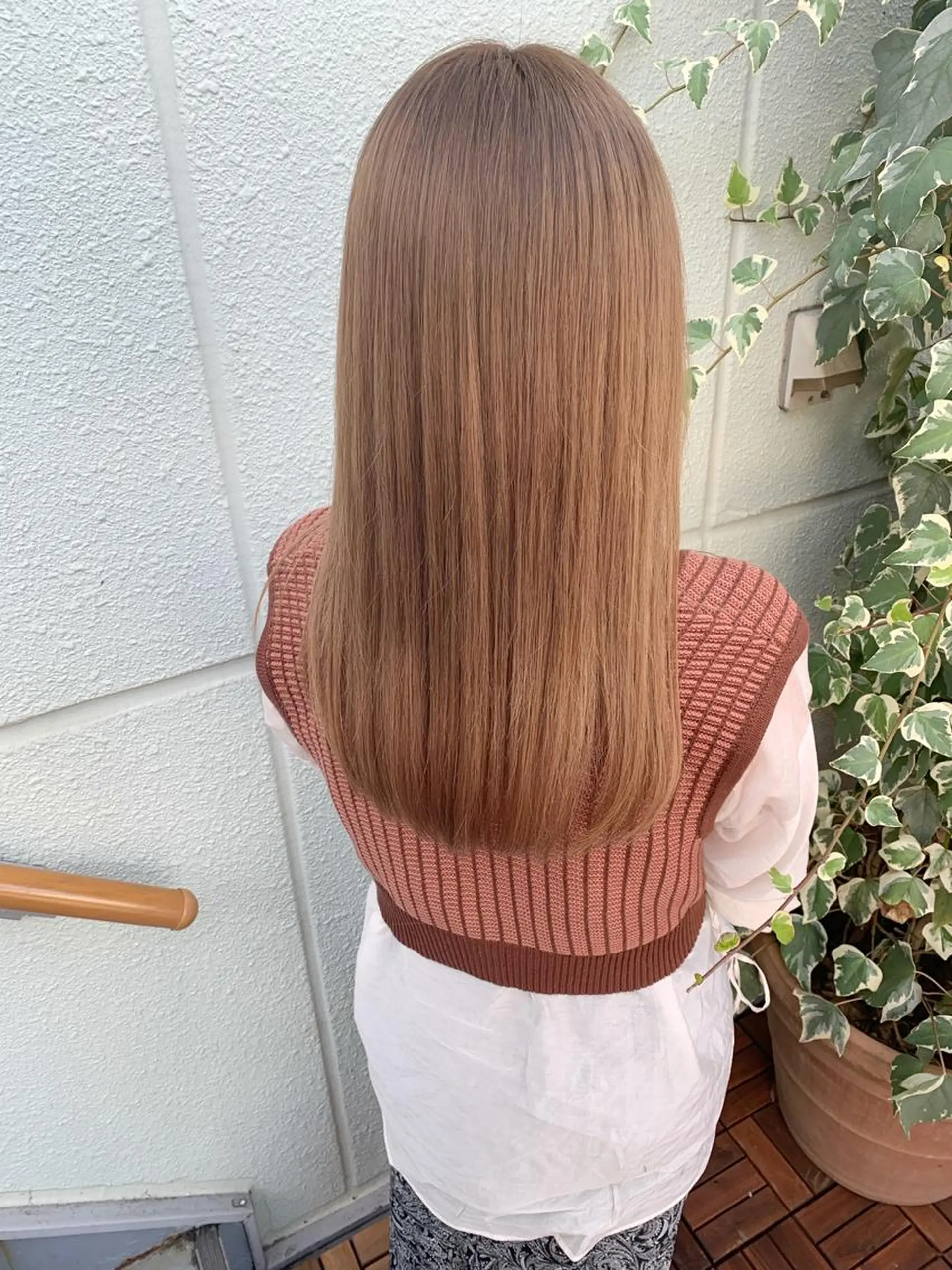 セミロング カラー ベージュカラー ブリーチ ミルクティーベージュ カット特化美容師 齋藤桐のヘアスタイル