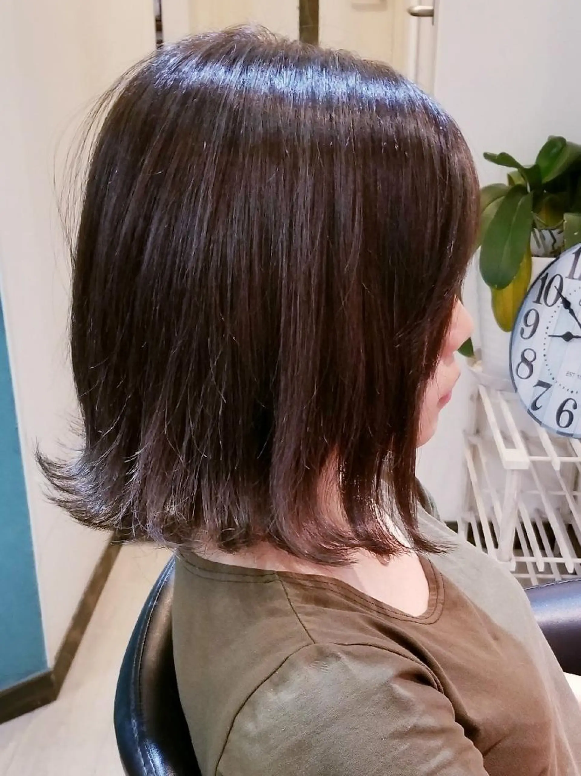 ミディアム カラー ブルーカラー ブルージュ ハイライトカラー ハイライト 外ハネヘア すずき えりのヘアスタイル