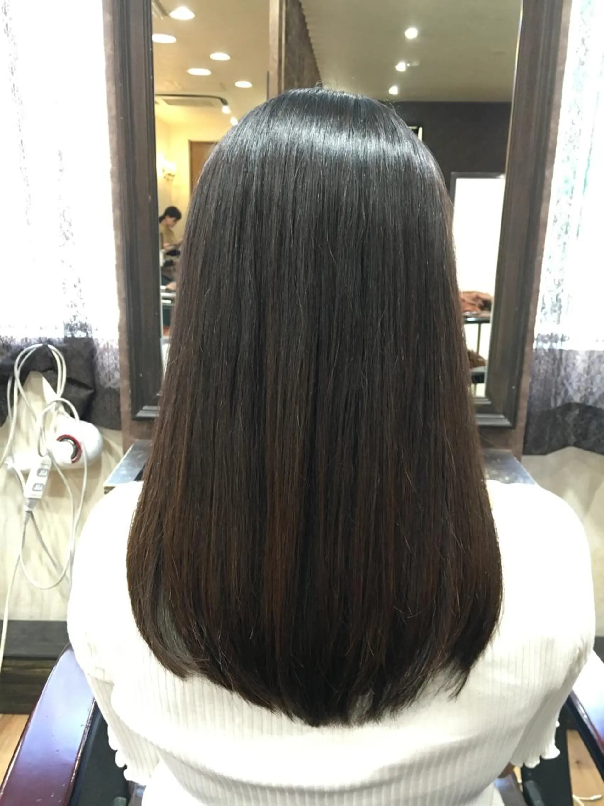 セミロング 髪質改善🩵艶髪 ストレート🩵山口のヘアスタイル