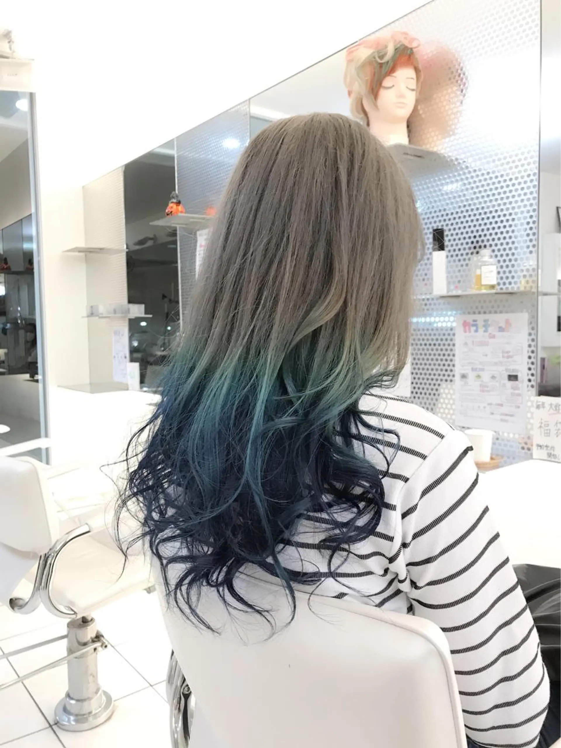 ロング カラー ベージュカラー ブルーカラー グラデーションカラー シルバー シルバーベージュ 相武台ショート特化 💐川崎希💐のヘアスタイル