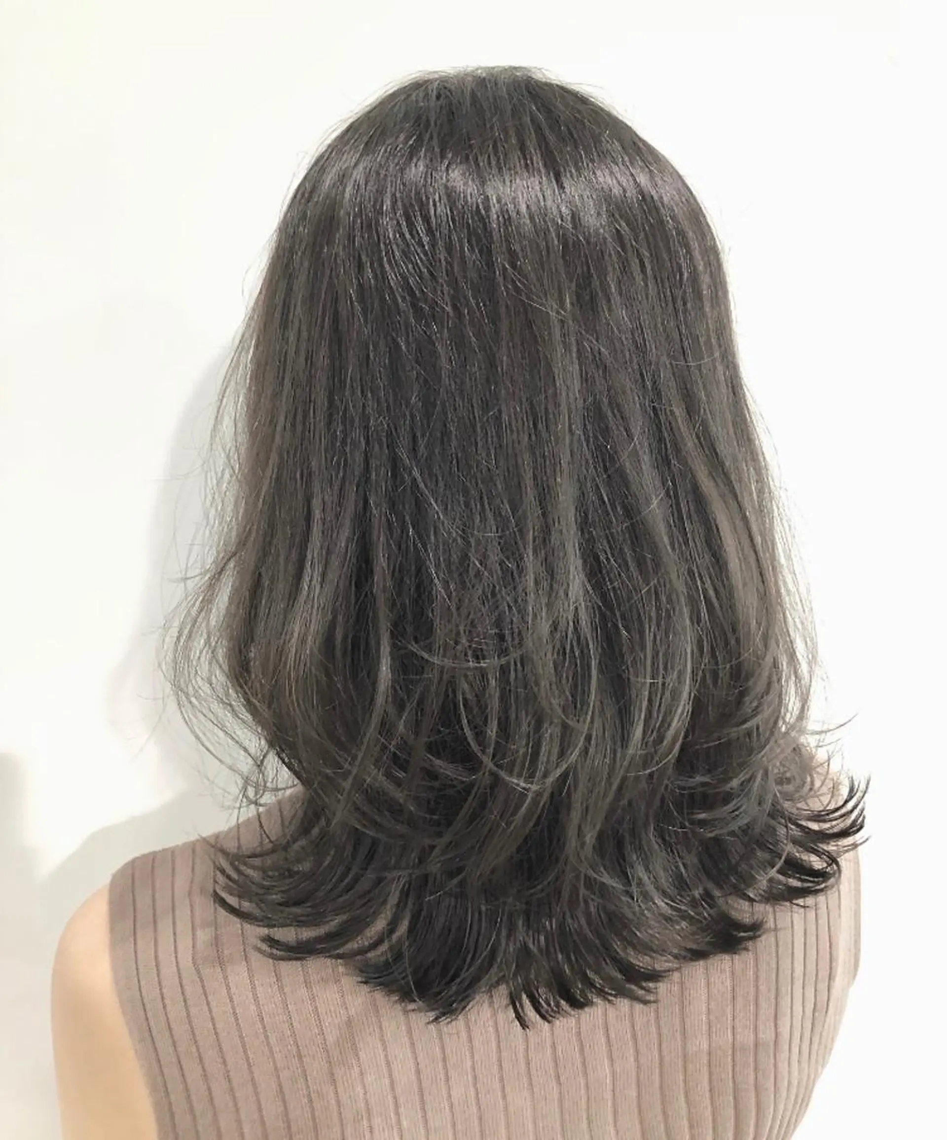 ミディアム カラー グレージュ ハイライトカラー ハイライト レイヤーカット ヘアカラー トリートメント scene. haraのヘアスタイル