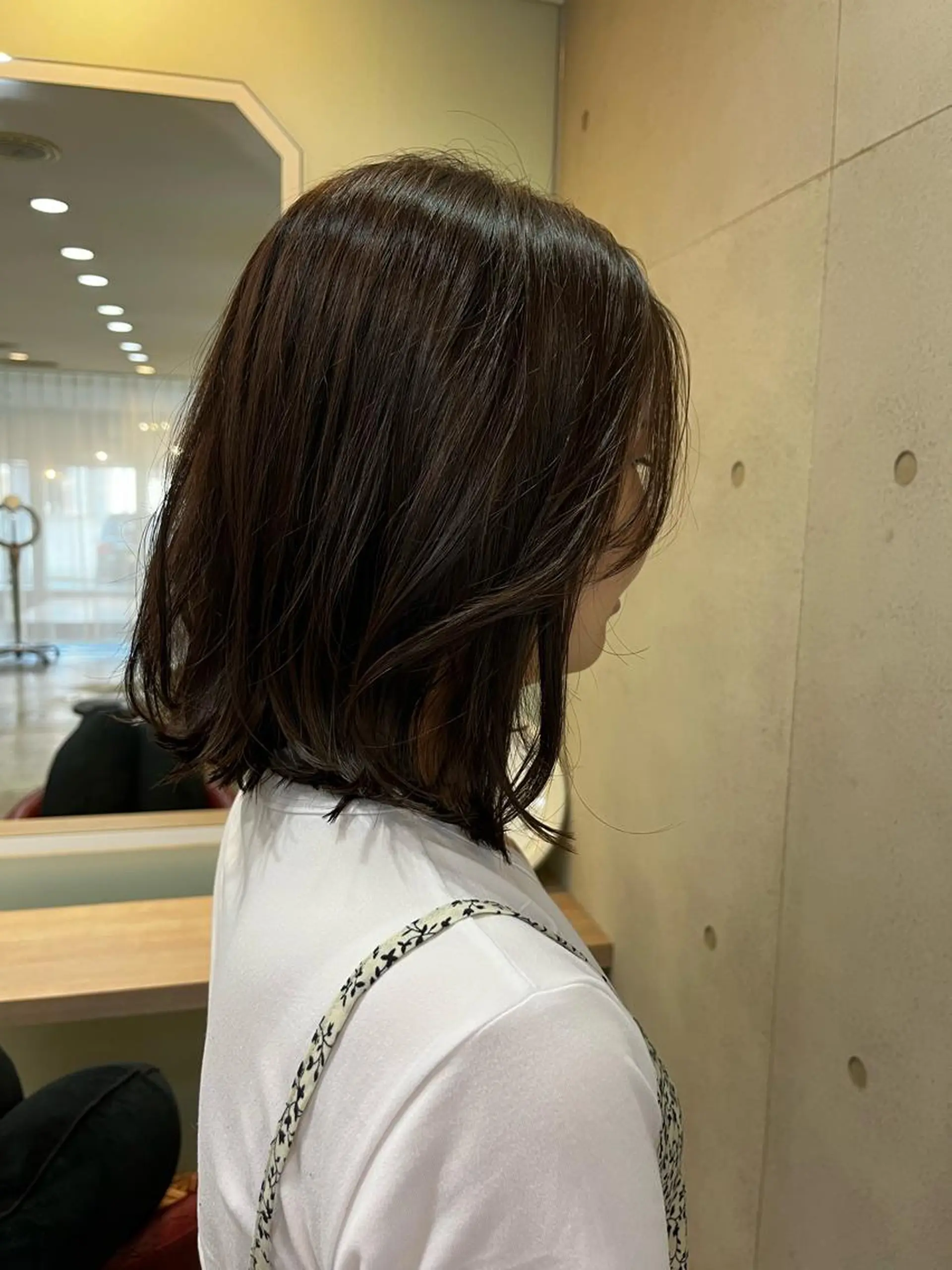 ミディアム 顔まわりレイヤー レイヤーカット おせ ちさとのヘアスタイル