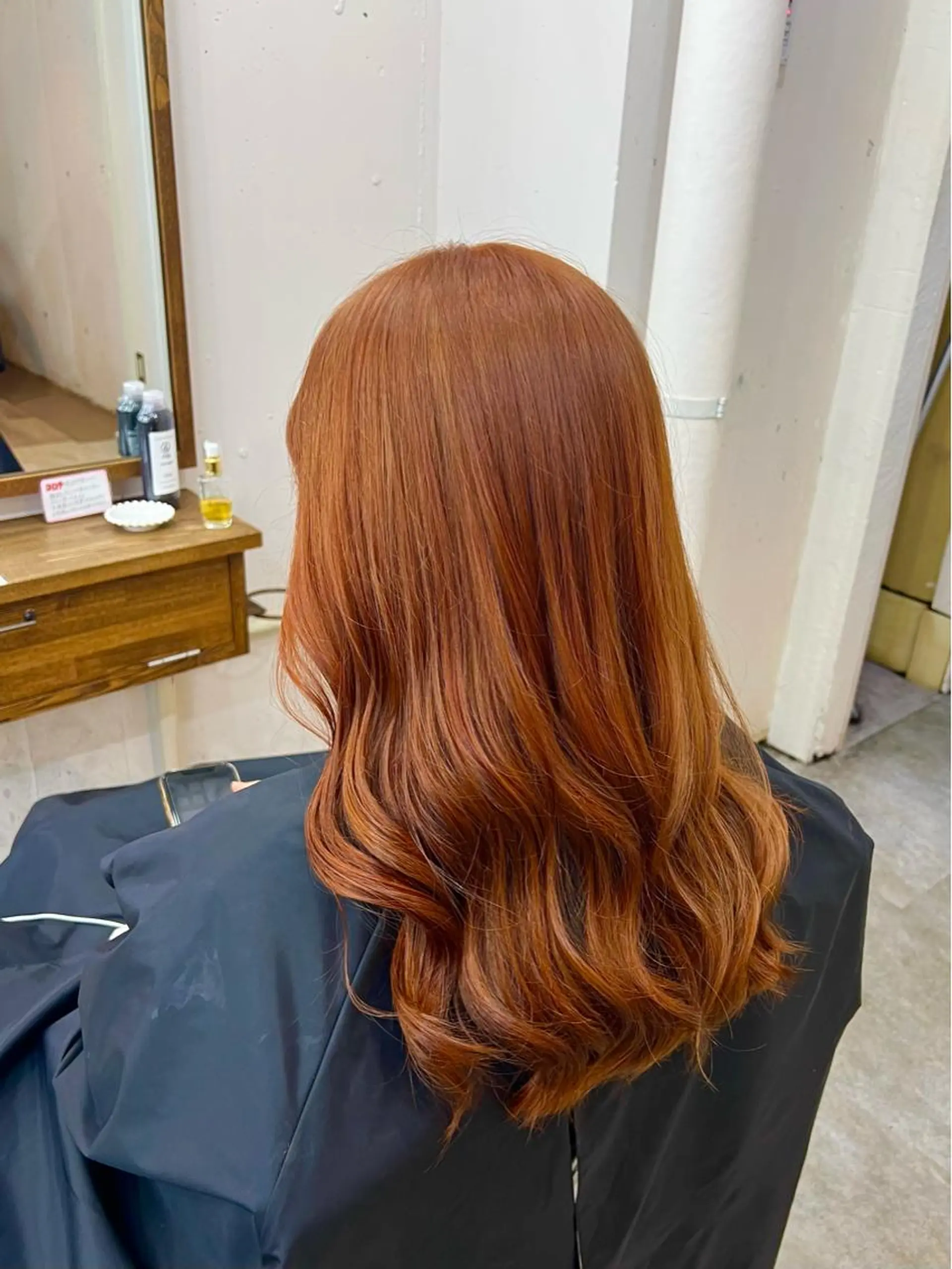 セミロング ヘアカラー 🩷艶カラー 🧡💛リサ🫧のヘアスタイル