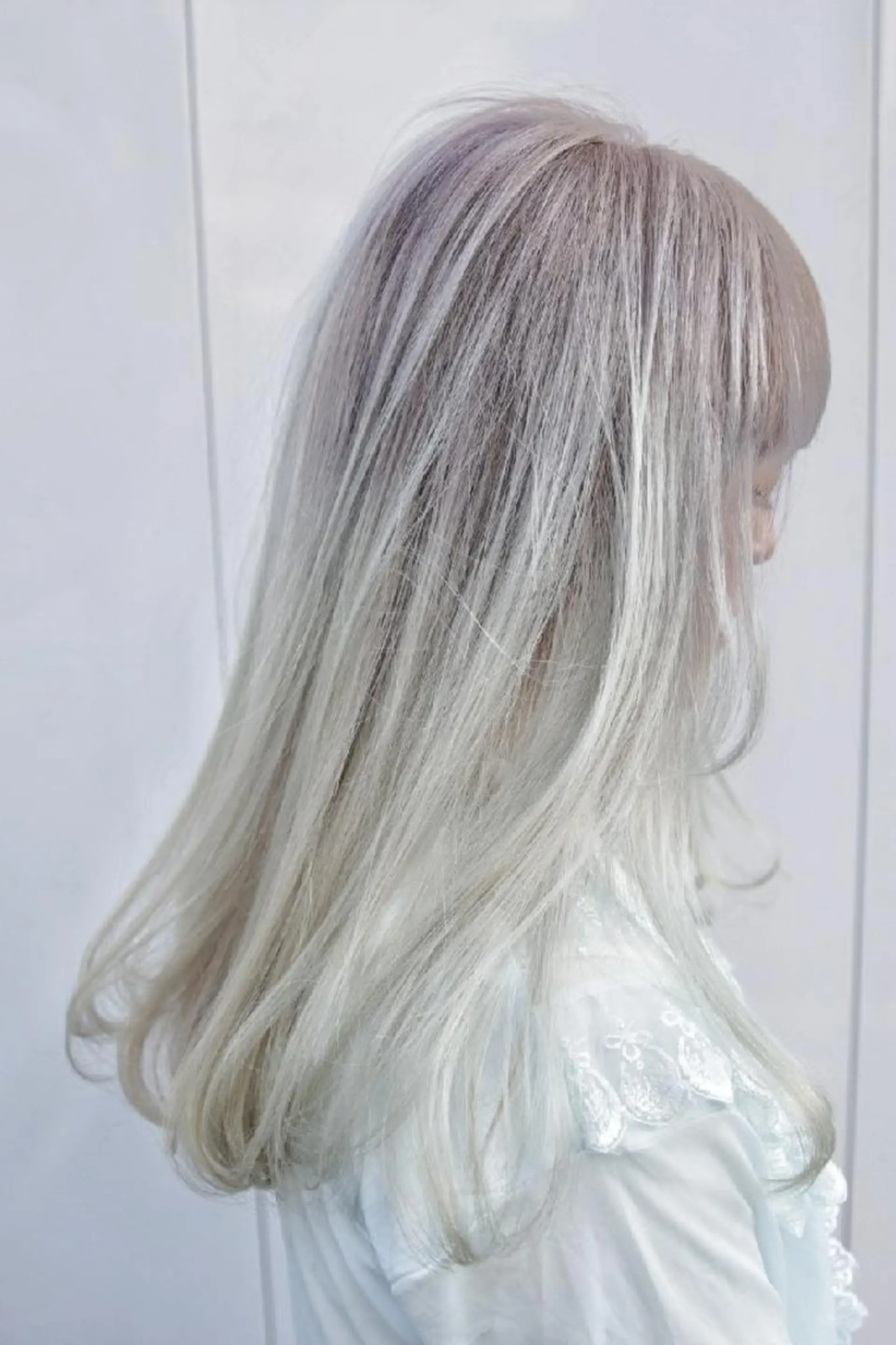 セミロング カラー 艶髪✨ハイトーン ✨ホワイト✨北宗一郎のヘアスタイル