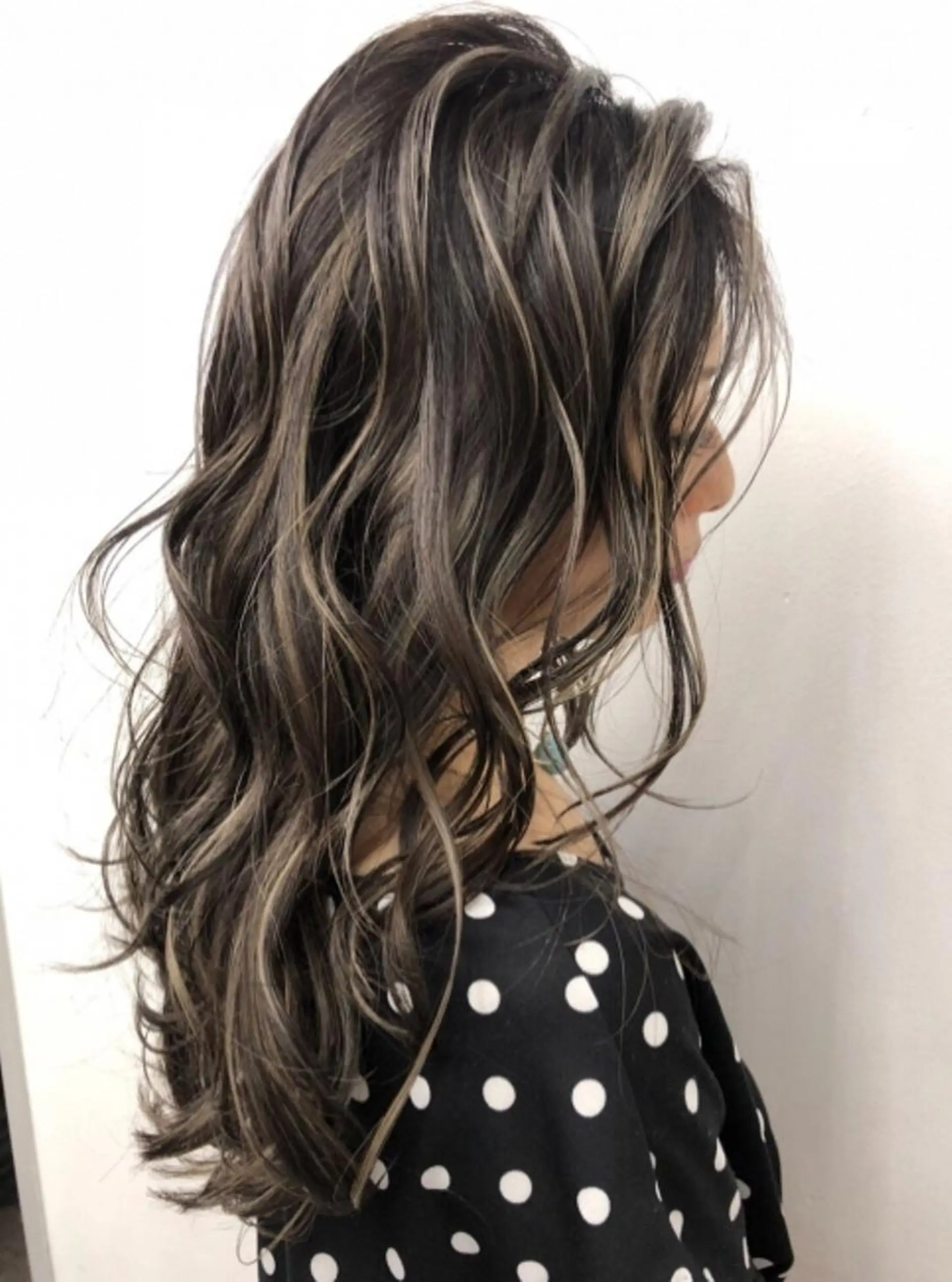 ロング ハイライト 岸 保奈美のヘアスタイル